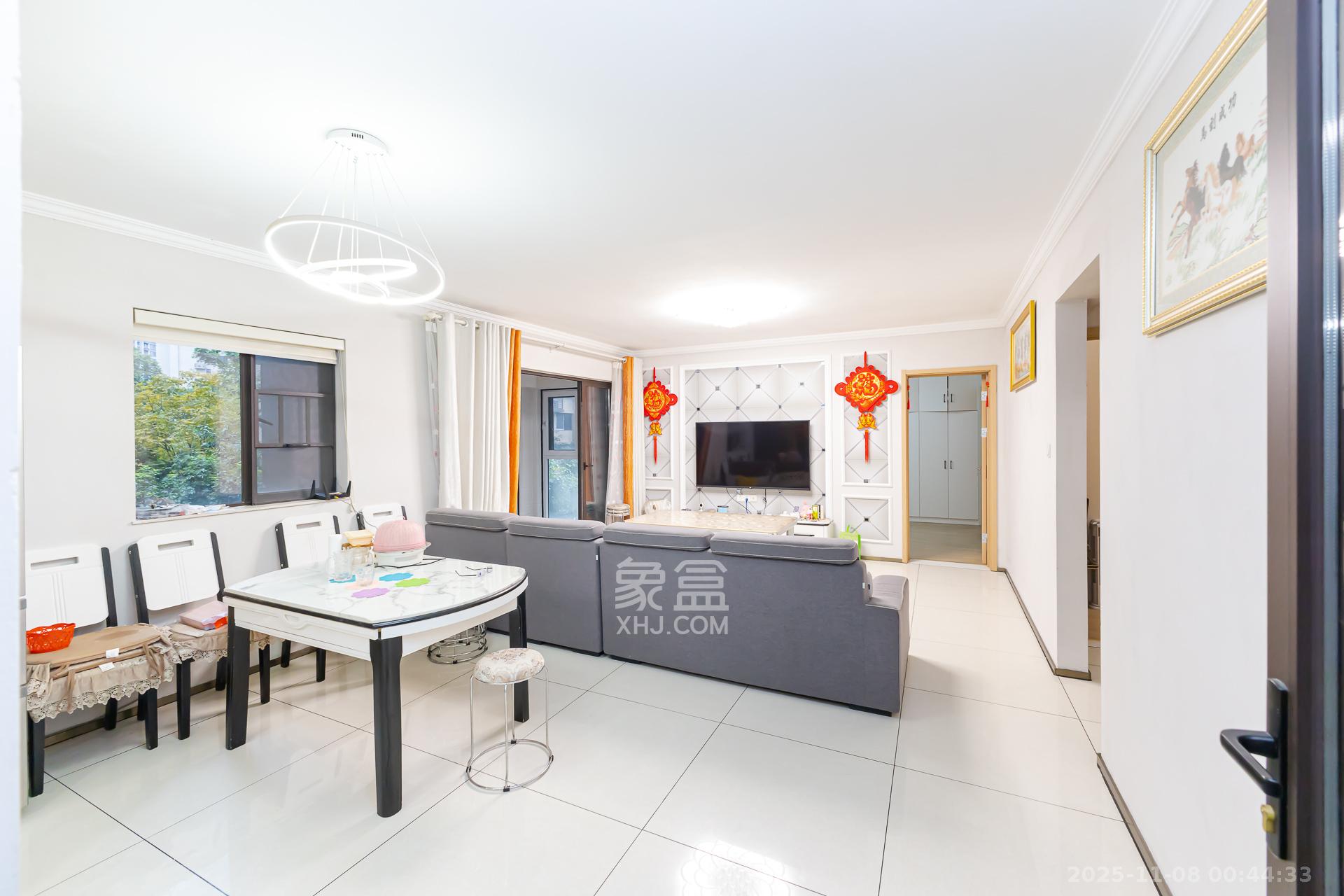 时代倾城二期 4室2厅2卫 78.0万 时代倾城二期 4室2厅2卫 78.0万客厅