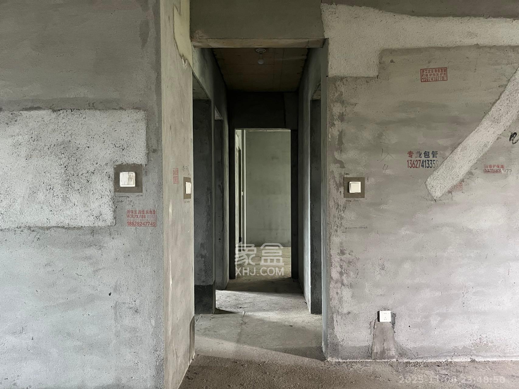 三一云湖 4室2厅3卫 106.0万 三一云湖 4室2厅3卫 106.0万卧室