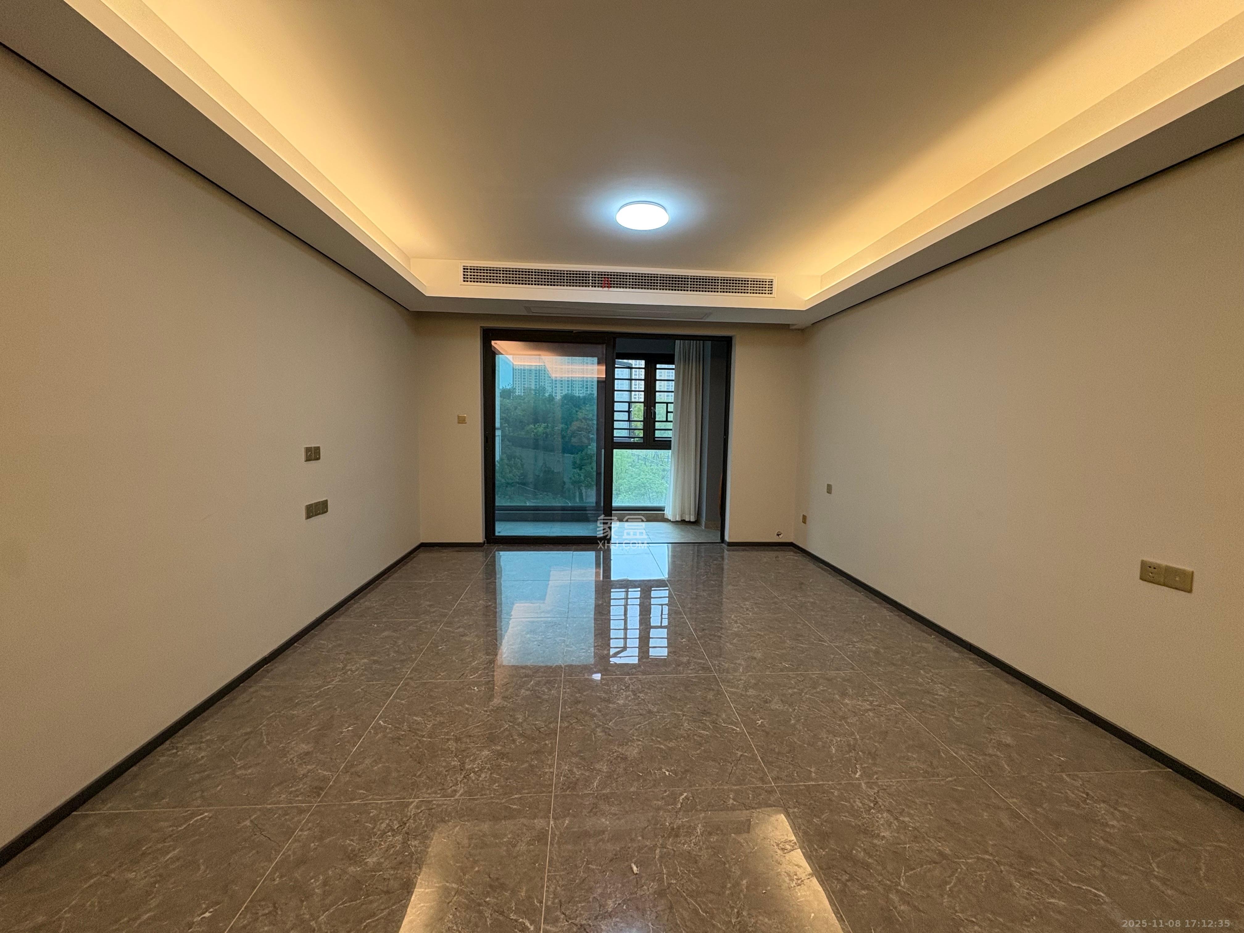 中海阅麓山一期  4室2厅2卫    3800.0元/月室内图