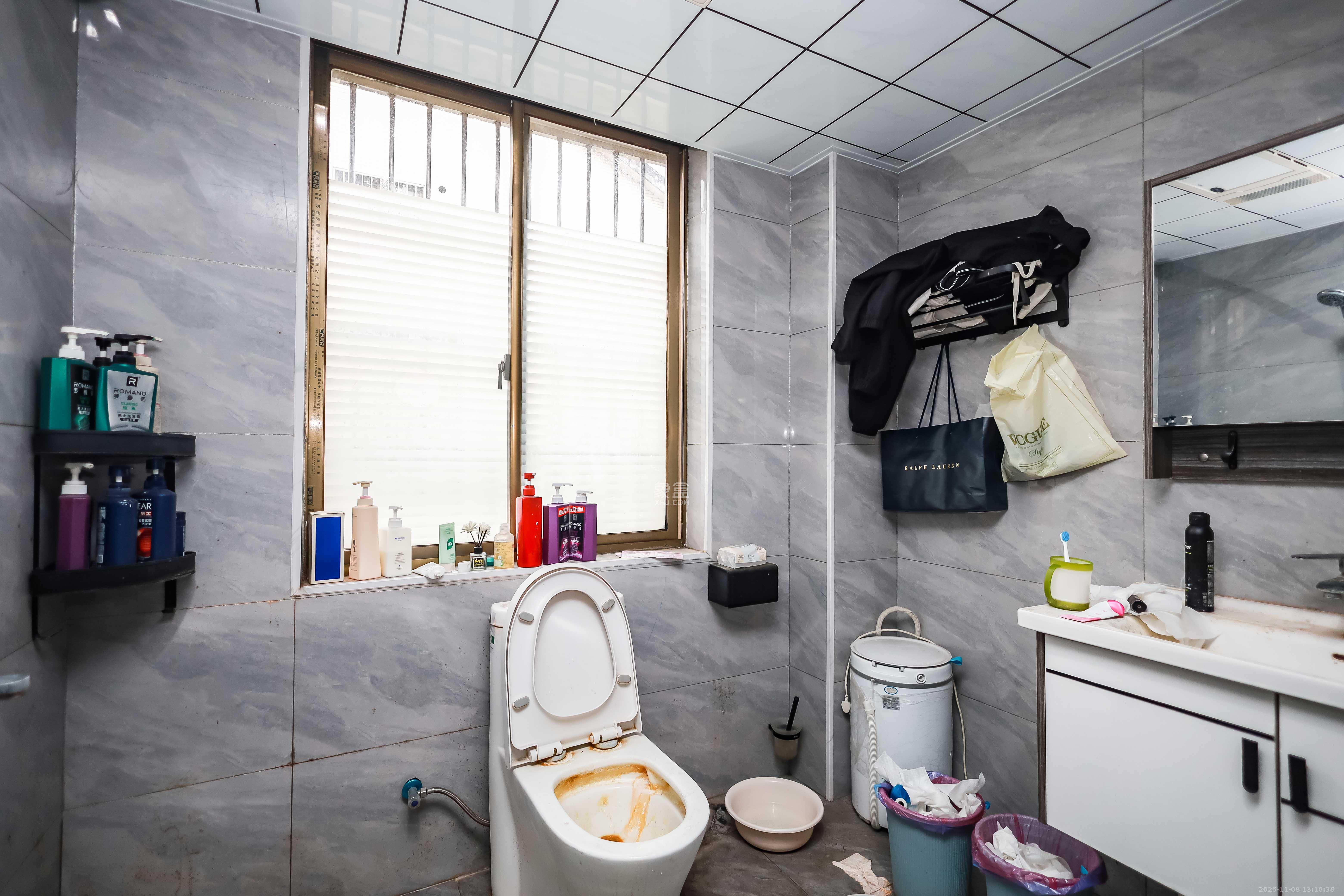 金峰小区北院（七里营社区）  4室2厅2卫    90.0万卫生间