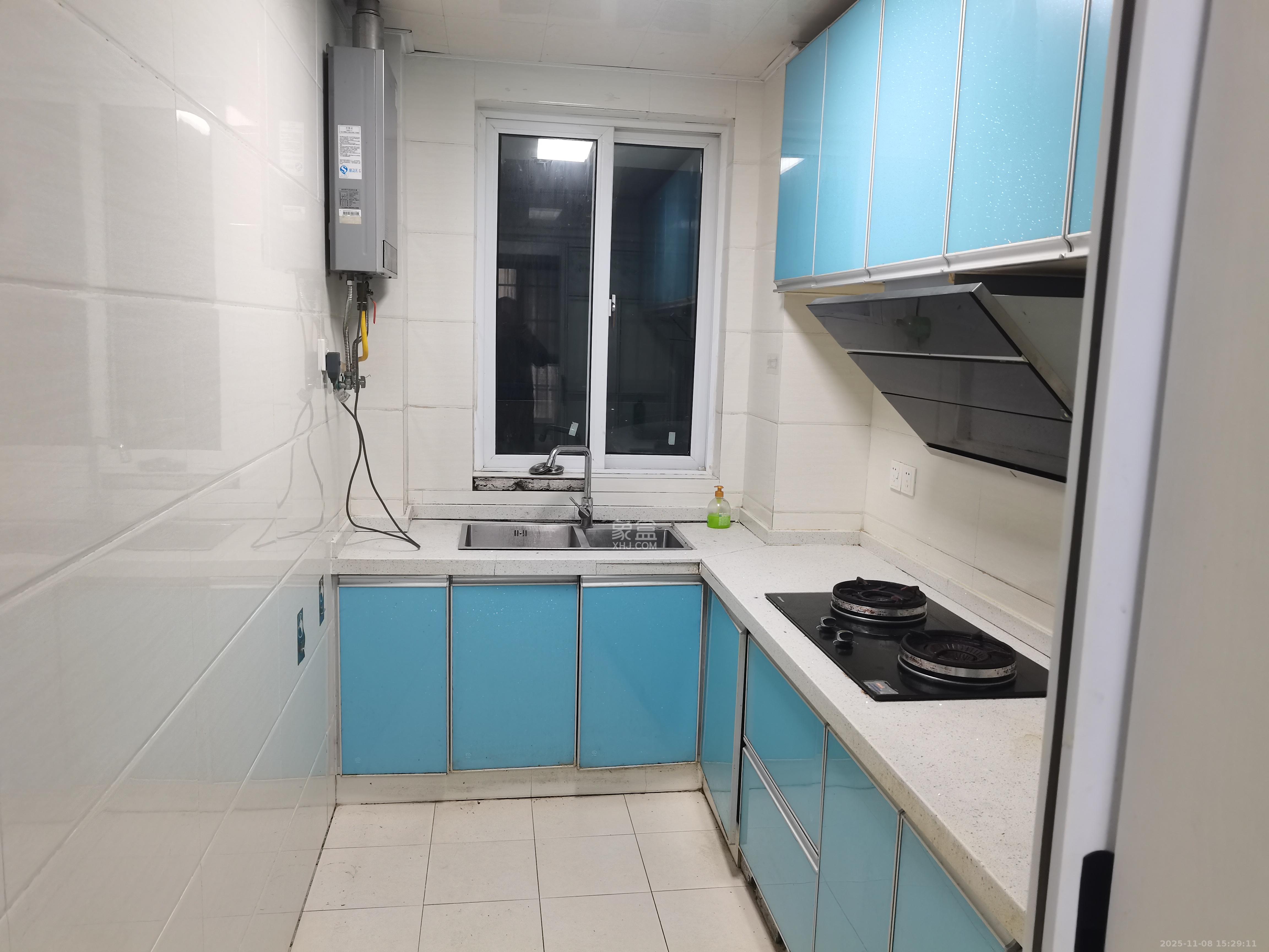 天麓尚层  3室2厅2卫    2300.0元/月室内图