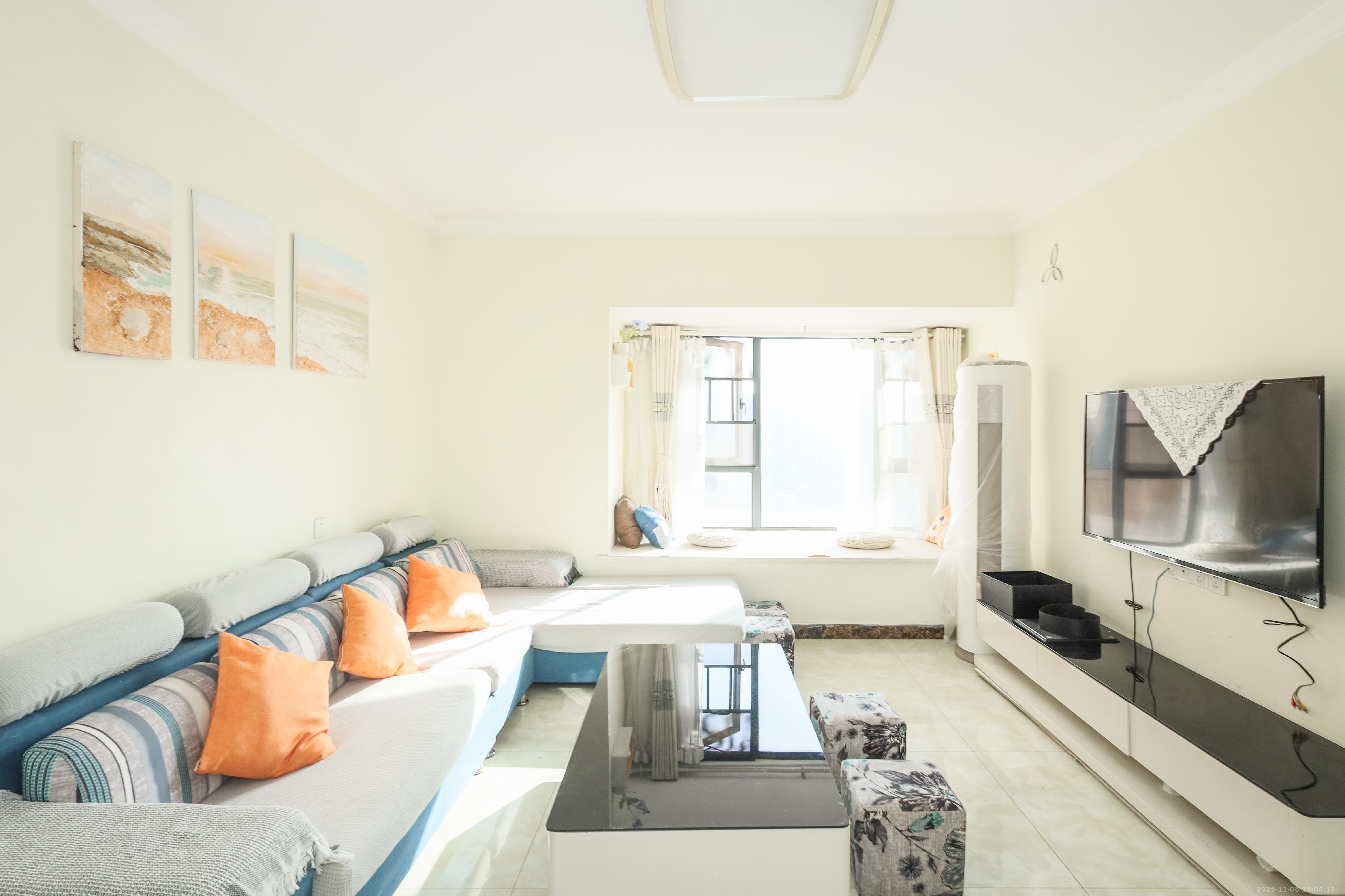 荣盛花语馨苑 3室2厅2卫 2500.0元/月 荣盛花语馨苑 3室2厅2卫 2500.0元/月室内图