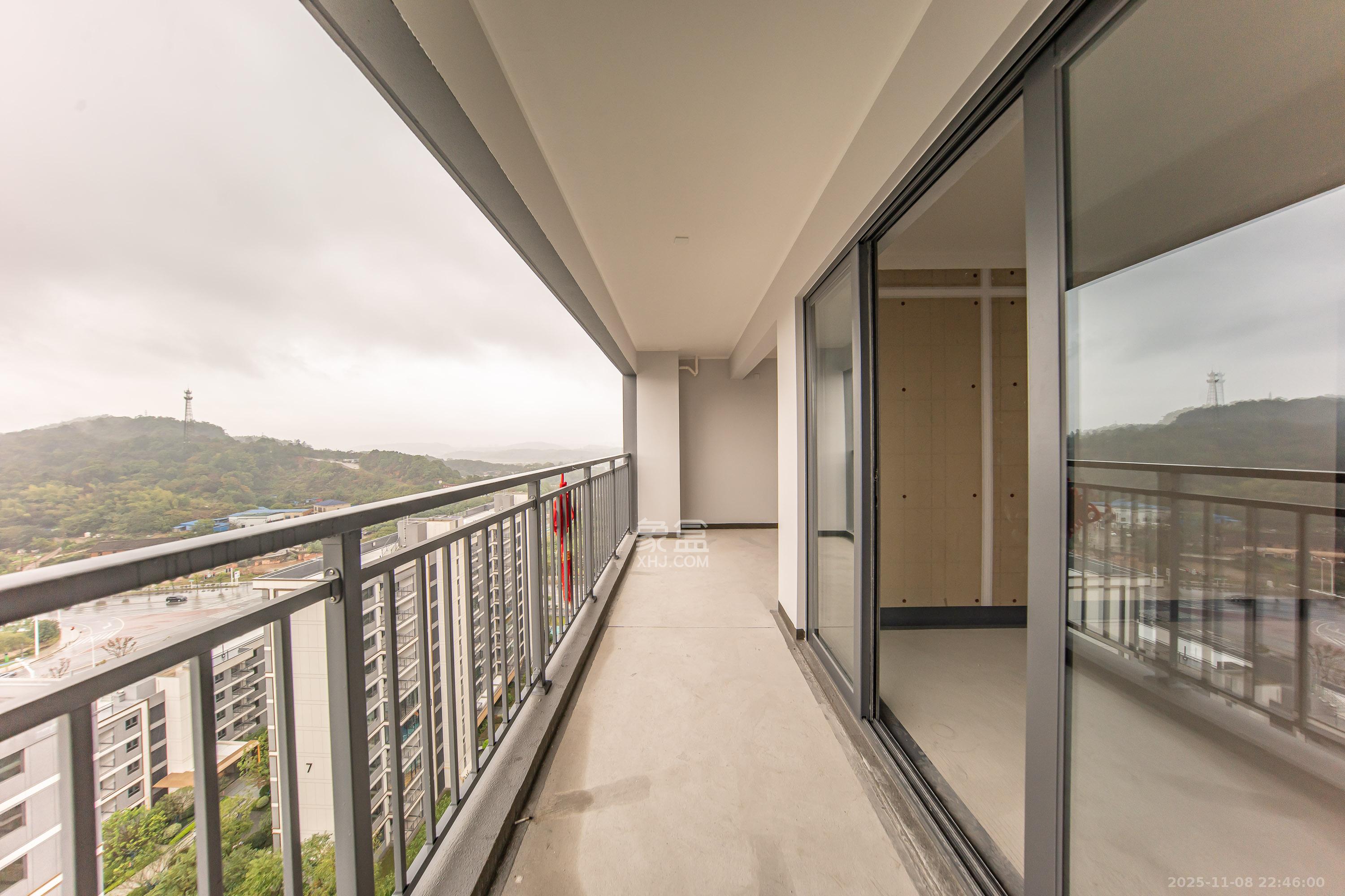 中海阅山府 4室2厅2卫 165.0万 中海阅山府 4室2厅2卫 165.0万阳台