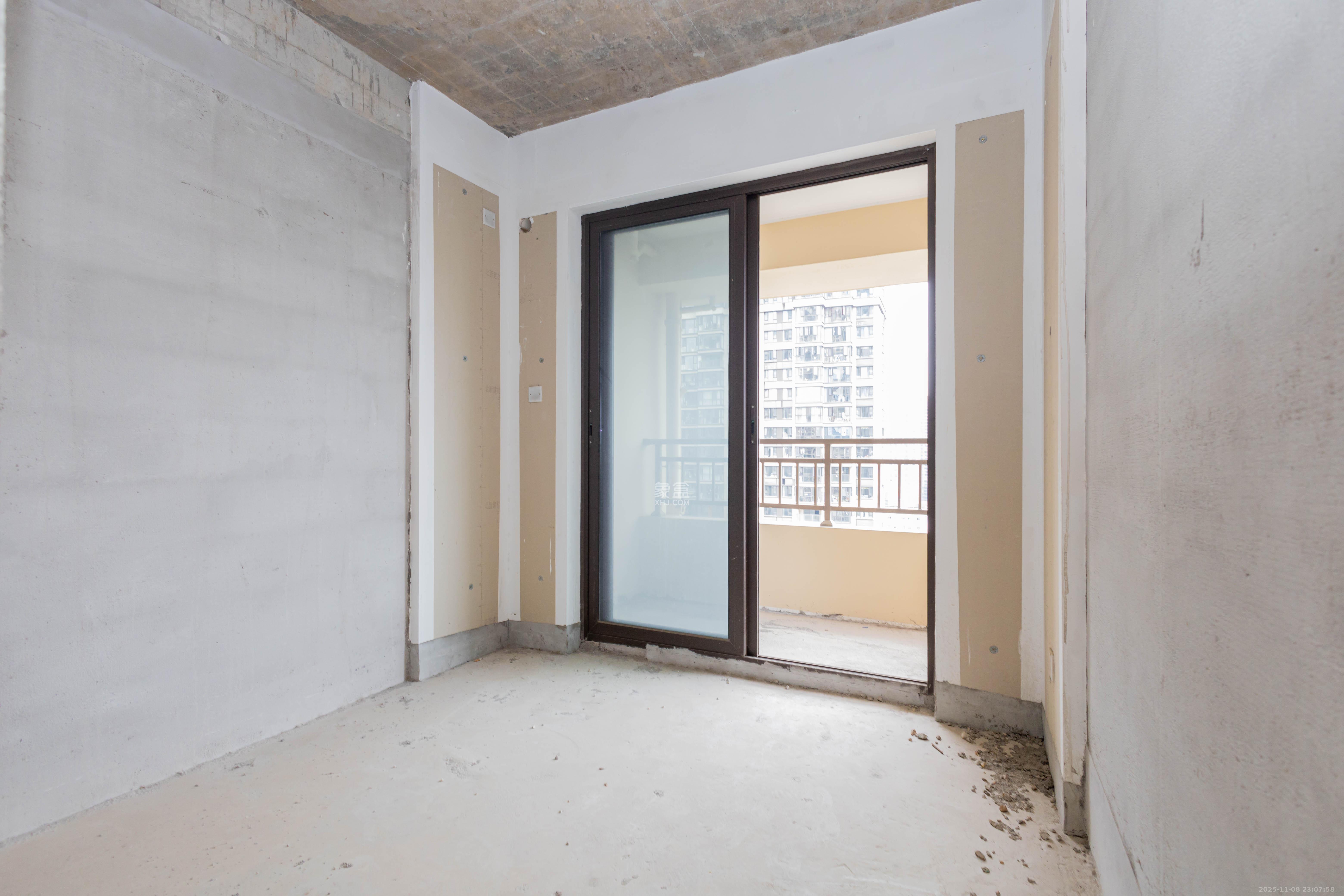 龙湖碧桂园天宸原著  4室2厅2卫    160.0万卧室