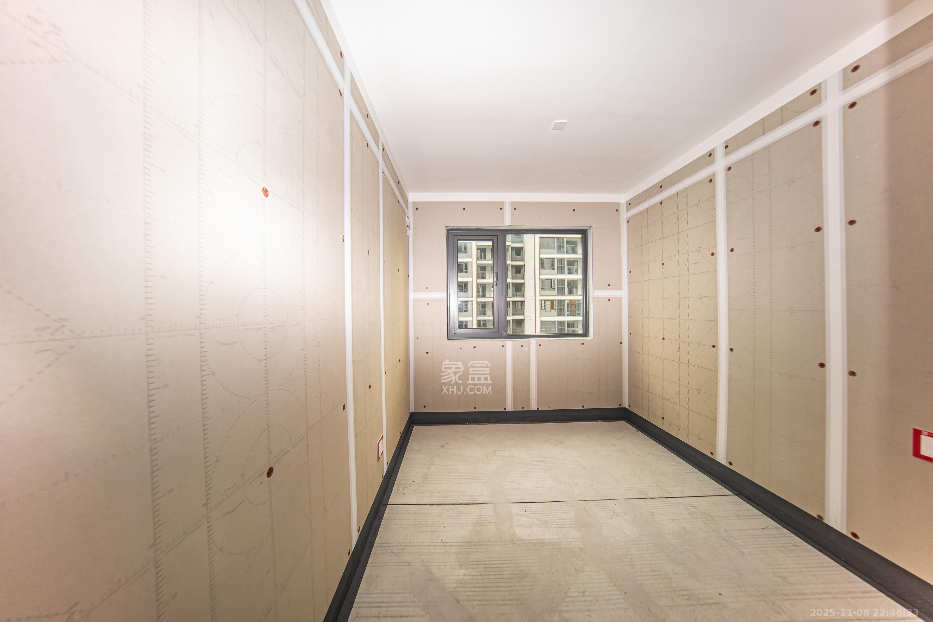 中海阅山府  4室2厅2卫    139.8万卧室