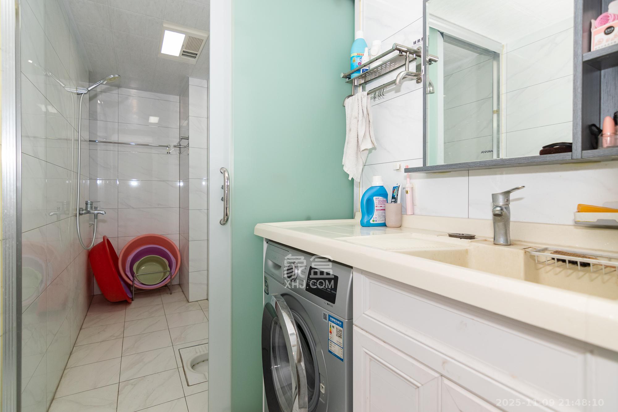 三润城(三润星城) 3室2厅1卫 100.0万 三润城(三润星城) 3室2厅1卫 100.0万卫生间