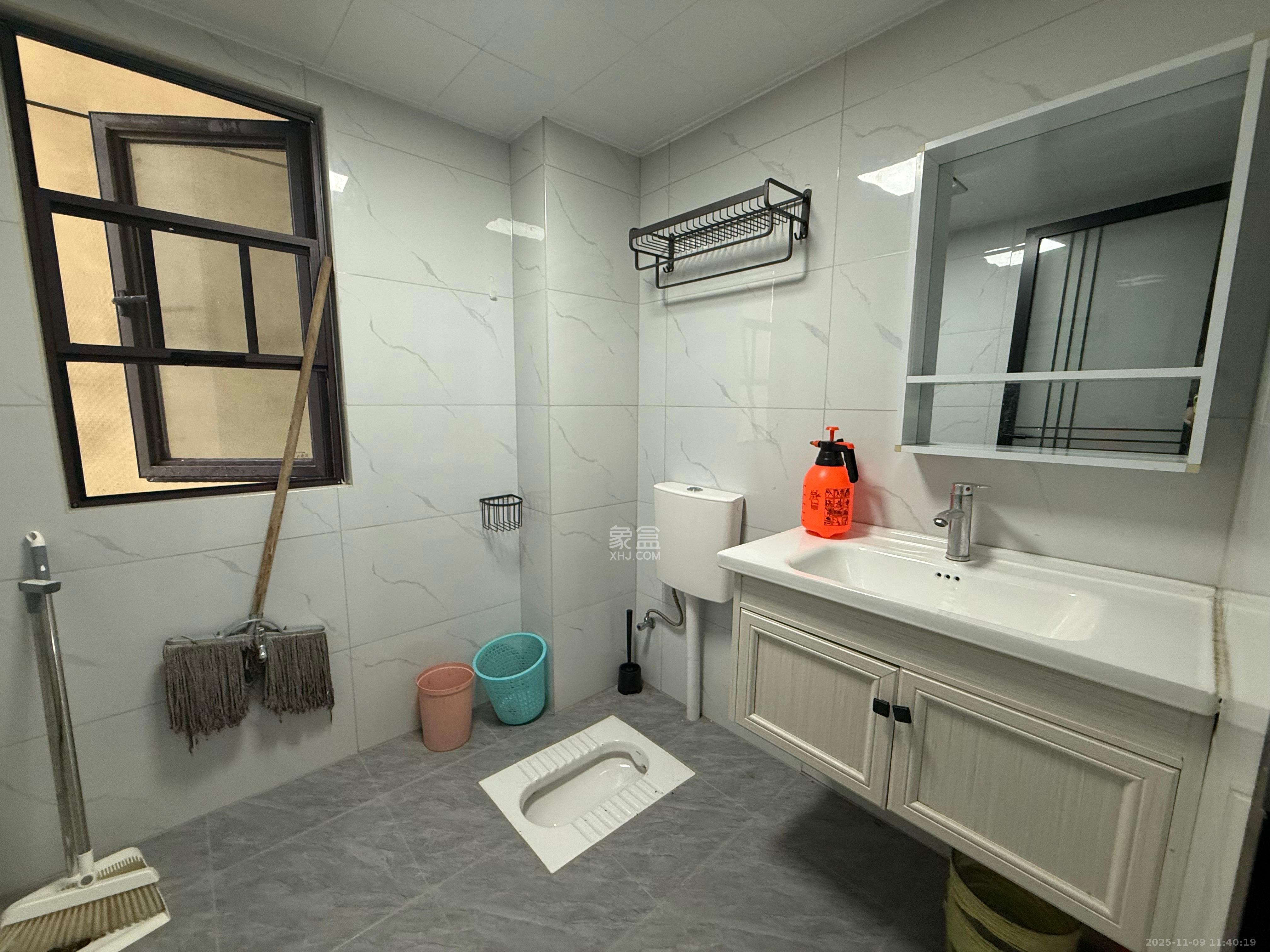 河畔华府  2室2厅1卫    2100.0元/月室内图