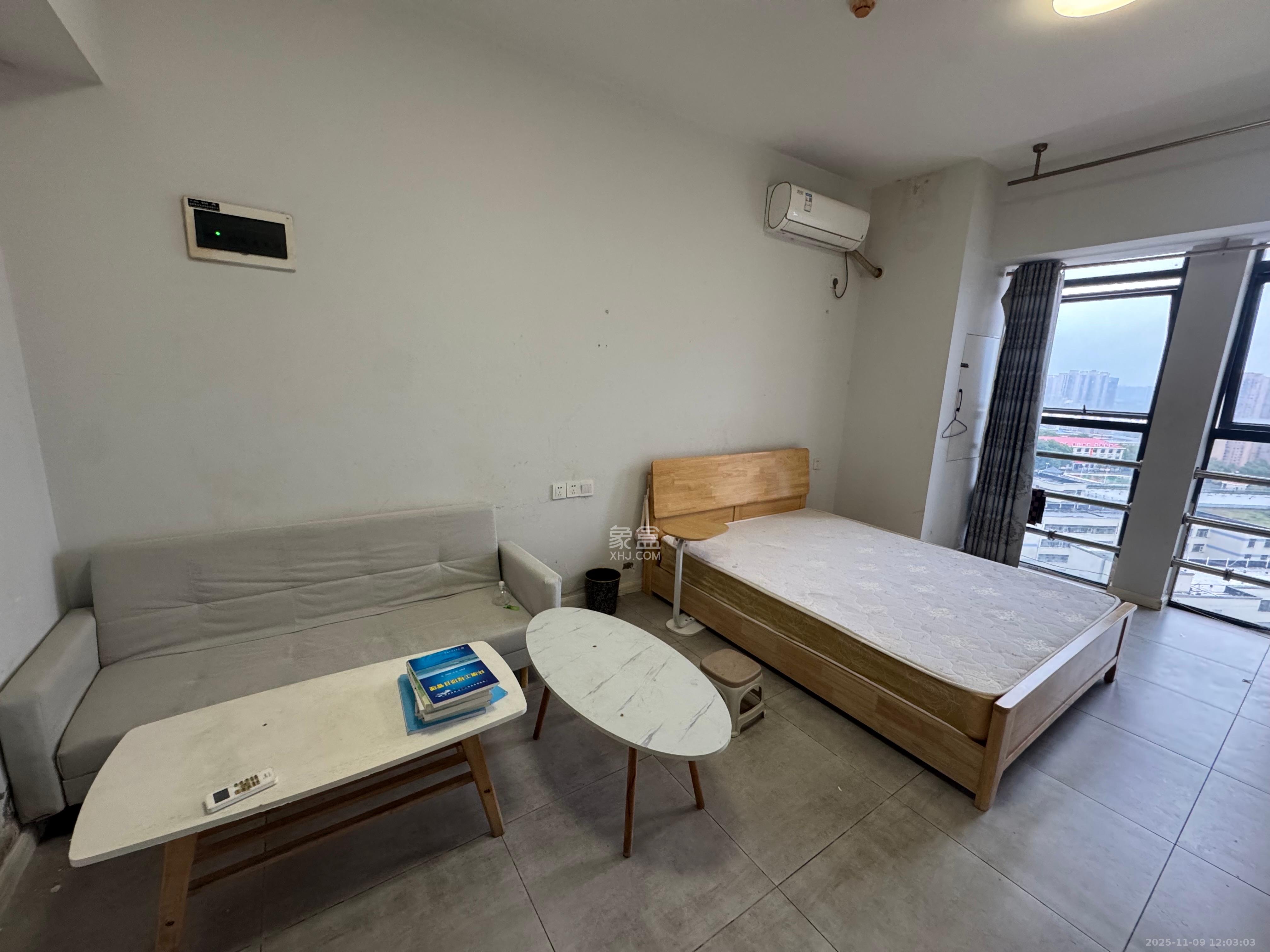 五峰国际  1室1厅1卫    1200.0元/月室内图