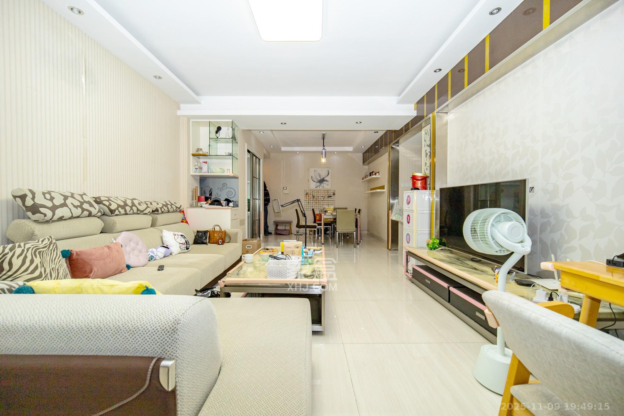 月湖兰庭  1室2厅1卫    70.0万客厅