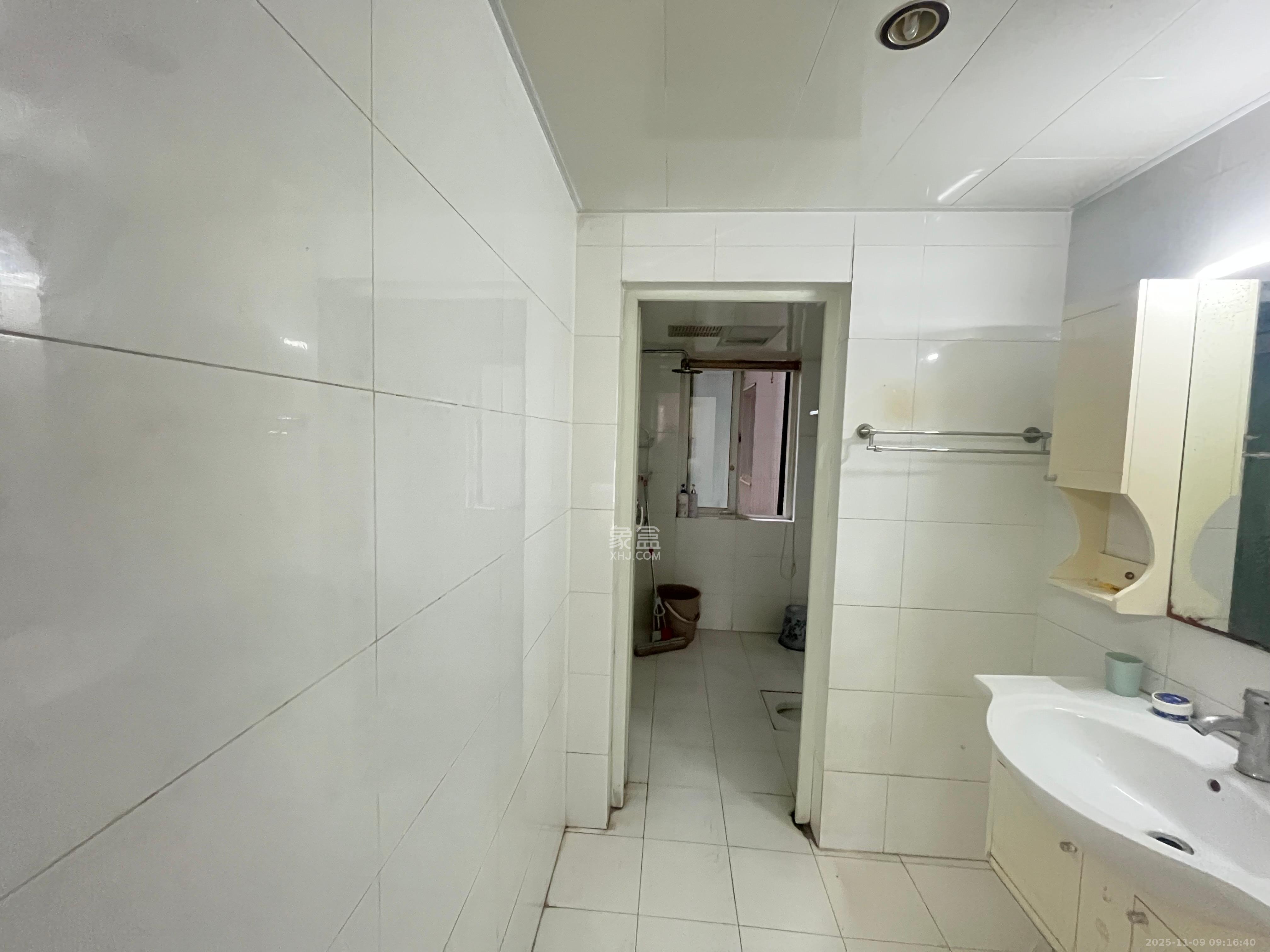 银港水晶城 3室2厅2卫 2600.0元/月 银港水晶城 3室2厅2卫 2600.0元/月室内图