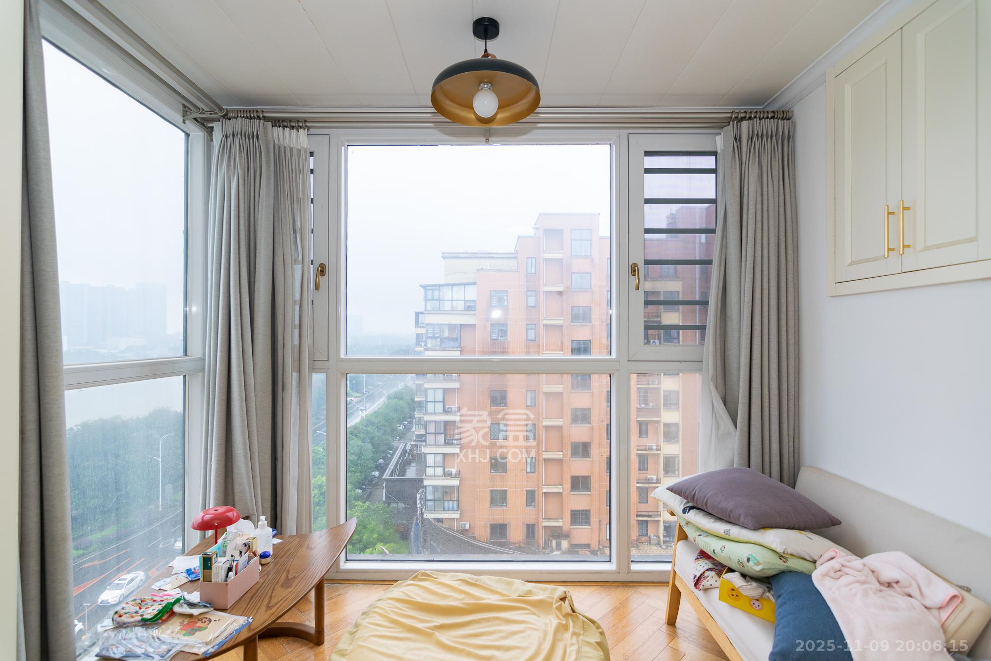 丽景华庭  4室2厅2卫    110.0万阳台