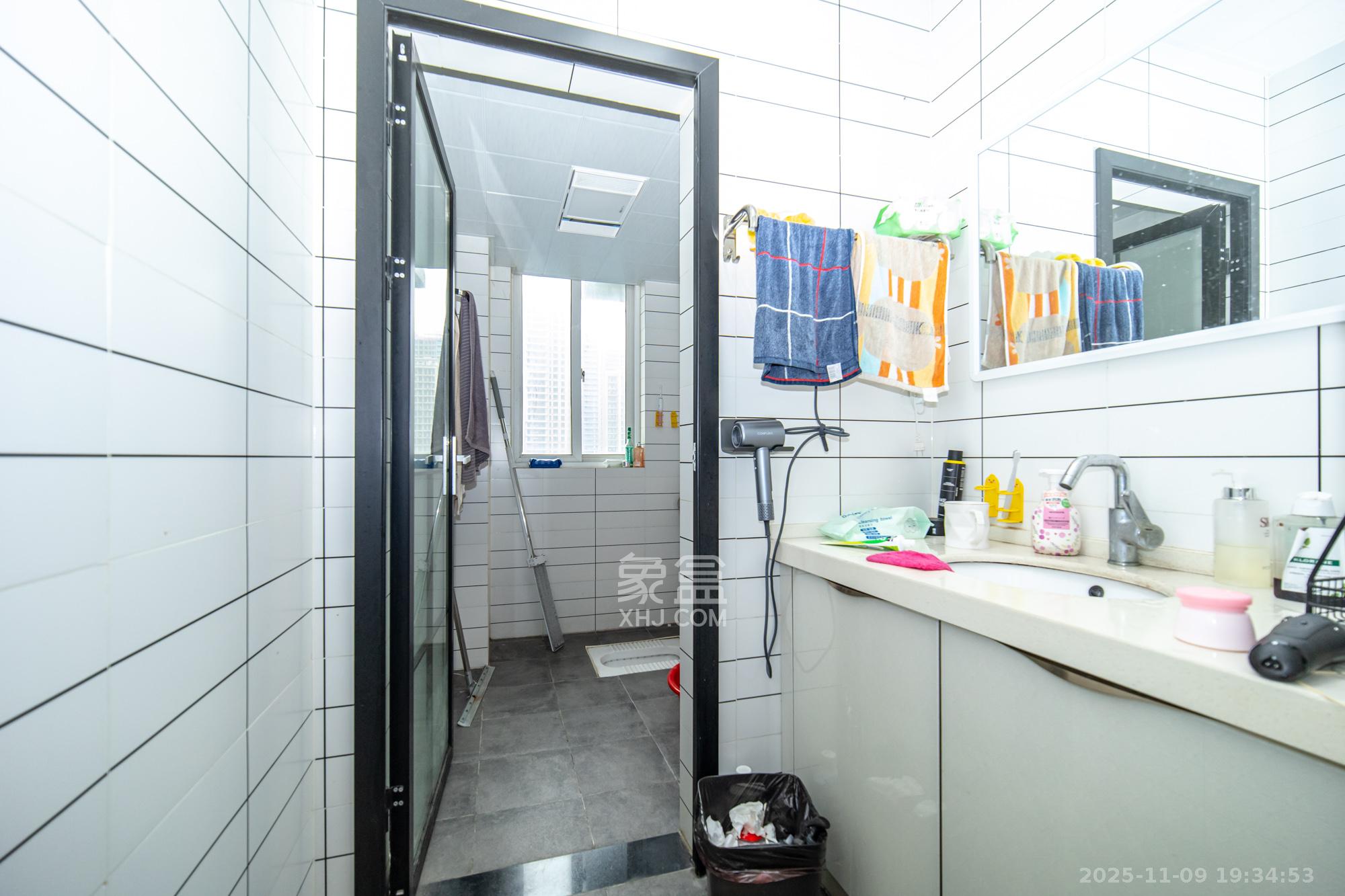 时代星城  4室2厅2卫    78.8万卫生间