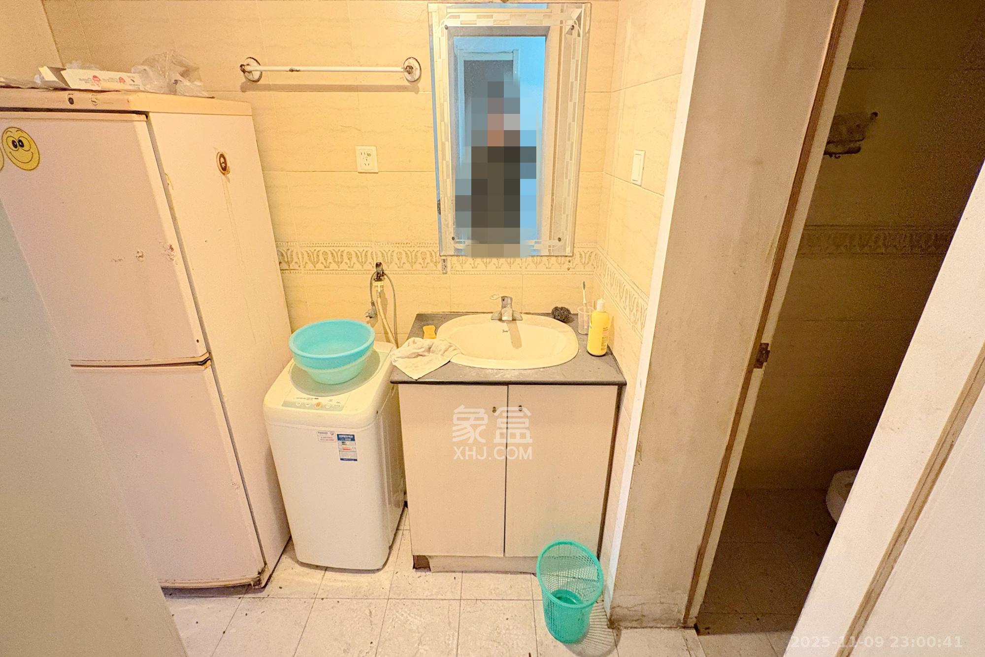 芙蓉广场农行单位宿舍 1室1厅1卫 40.0万 芙蓉广场农行单位宿舍 1室1厅1卫 40.0万厨房