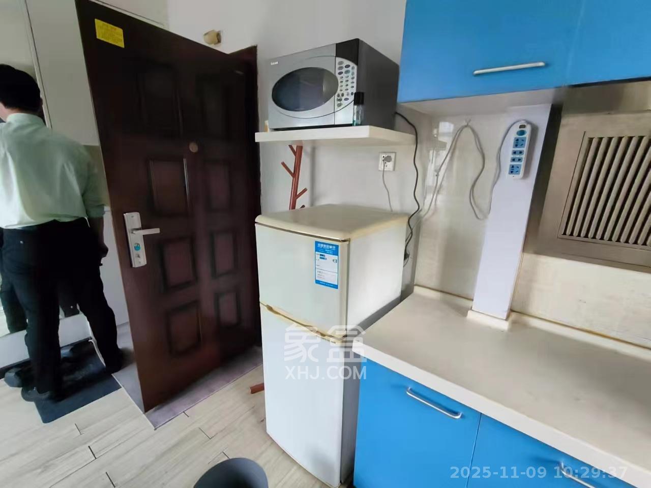 君临国际 1室1厅1卫 1700.0元/月 君临国际 1室1厅1卫 1700.0元/月室内图