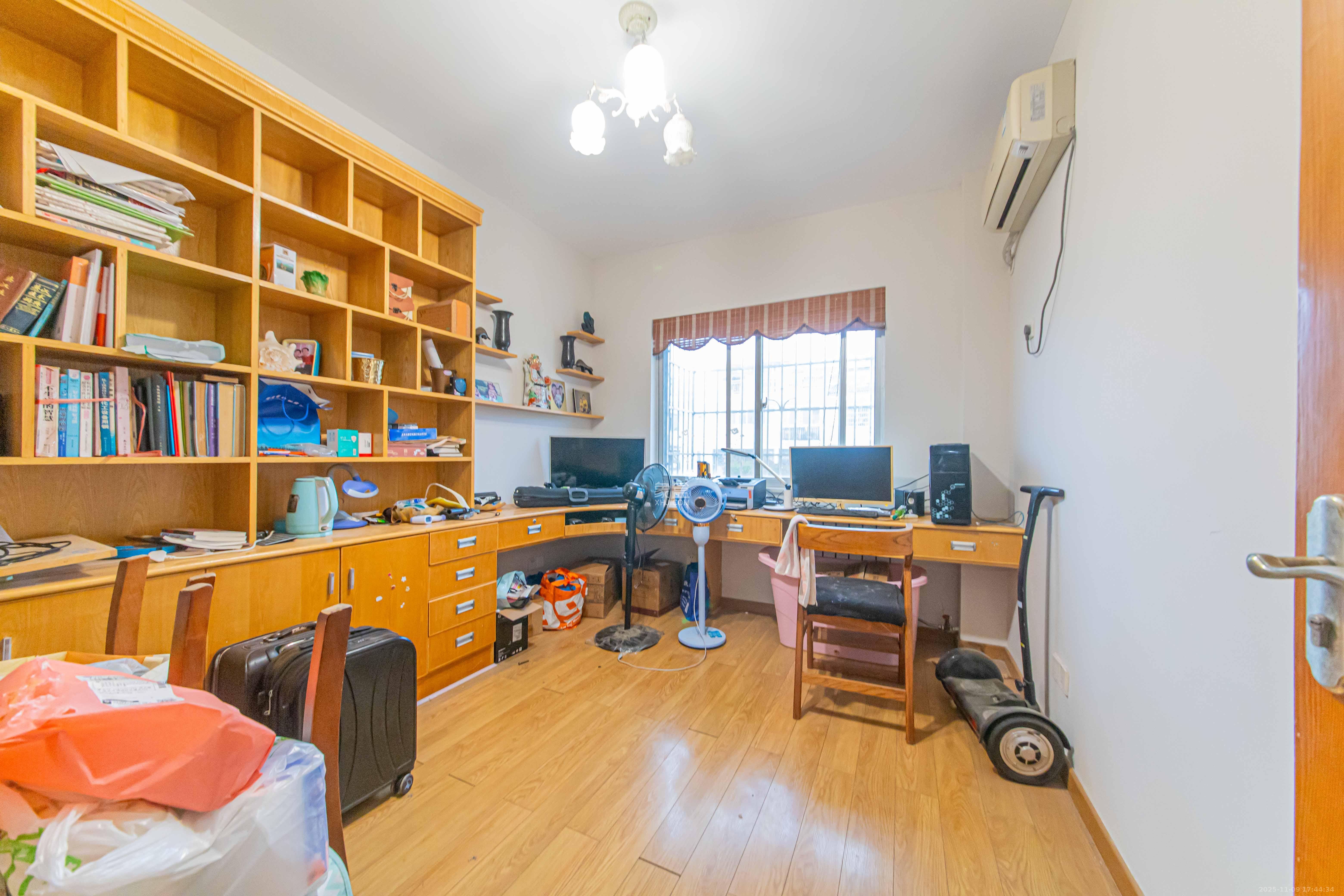 九峰小区（一二三四区）  4室2厅2卫    260.0万卧室