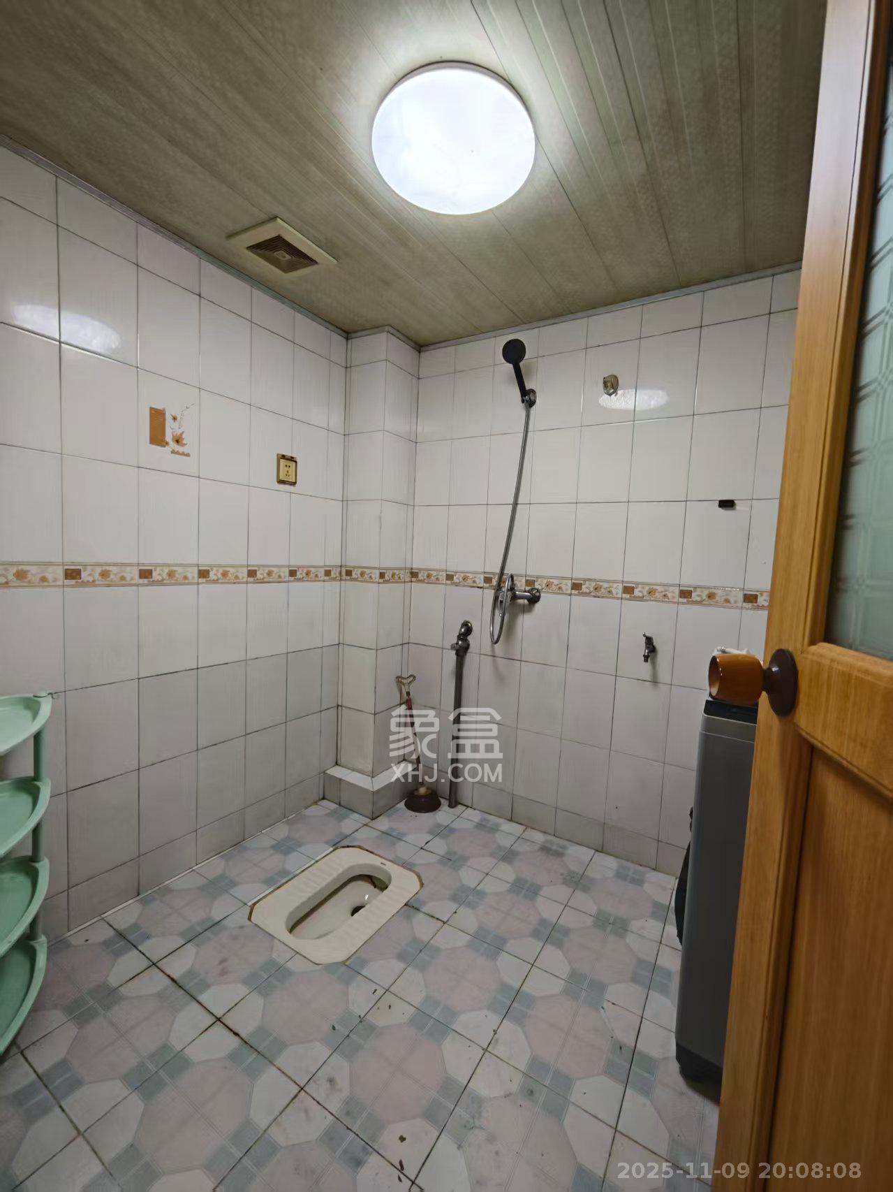 咸嘉新村嘉明苑 3室2厅2卫 2200.0元/月 咸嘉新村嘉明苑 3室2厅2卫 2200.0元/月室内图