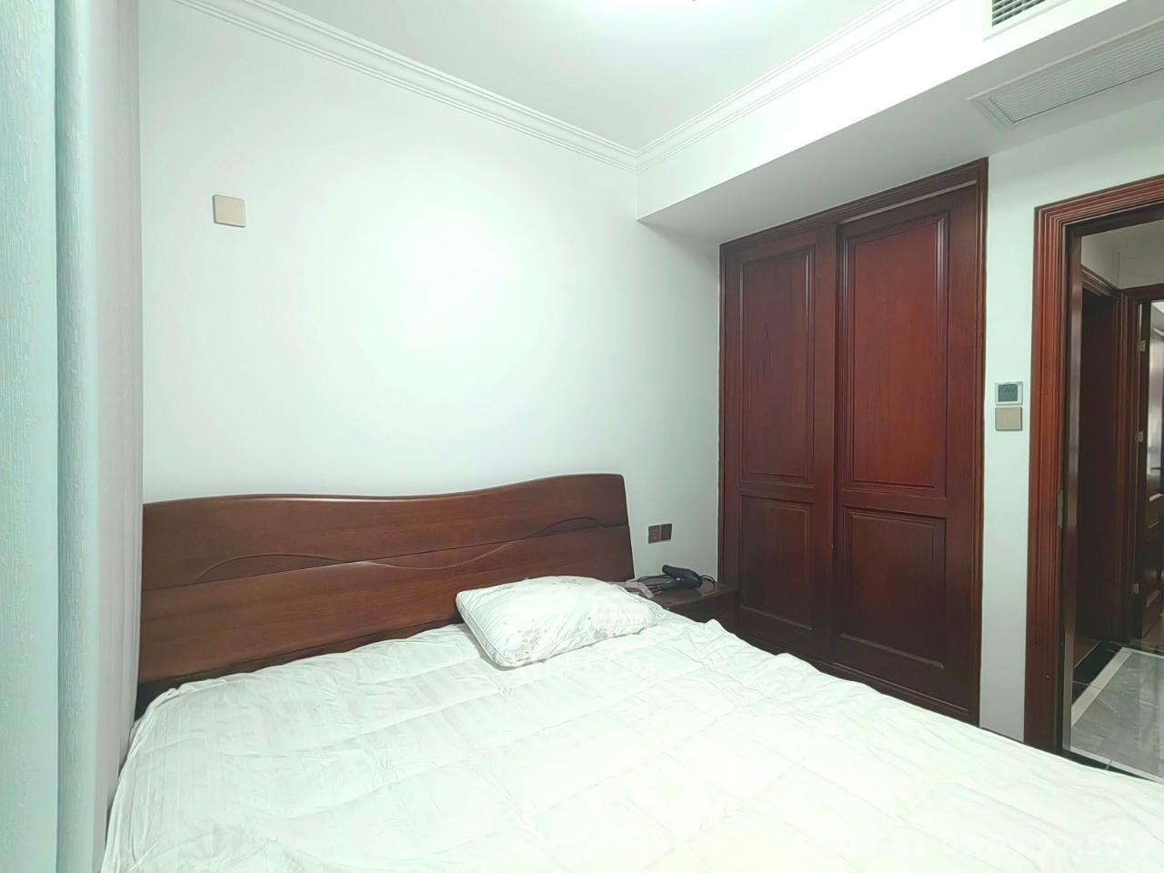 星湖湾二期洋房  4室2厅2卫    4200.0元/月室内图