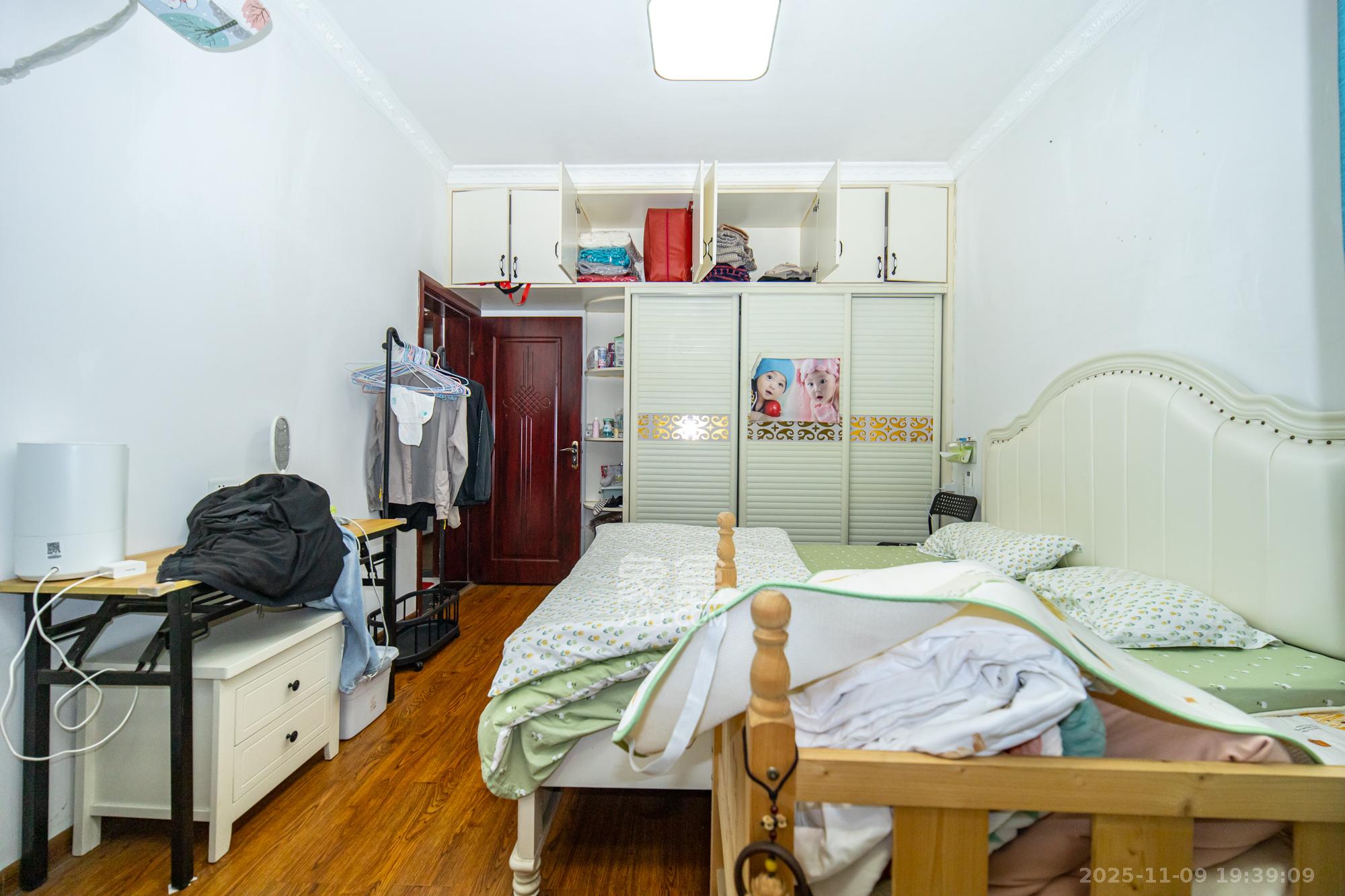 楚天世纪城东苑  3室2厅2卫    85.0万卧室