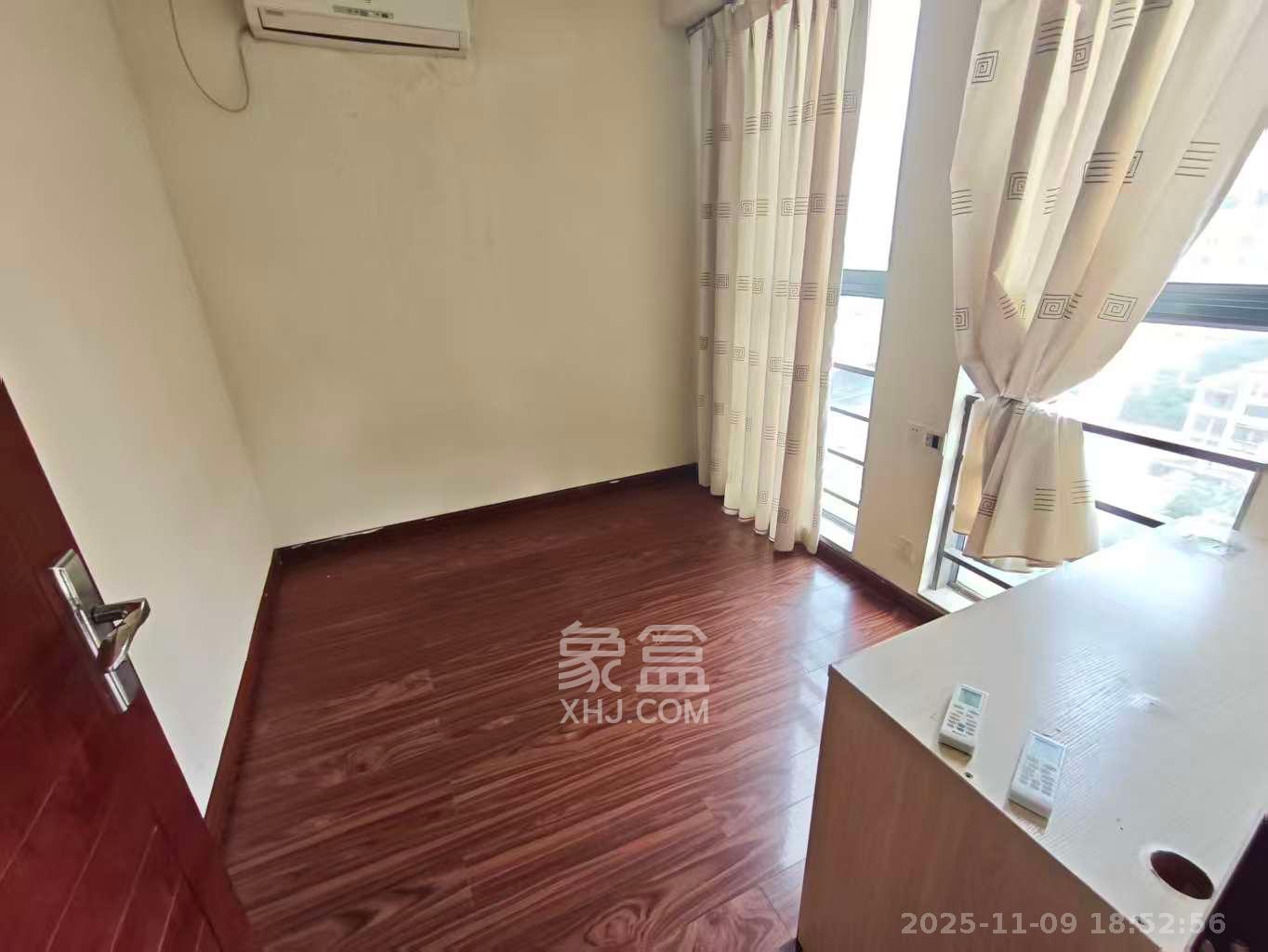 中城丽景香山园 4室2厅2卫 5200.0元/月 中城丽景香山园 4室2厅2卫 5200.0元/月室内图