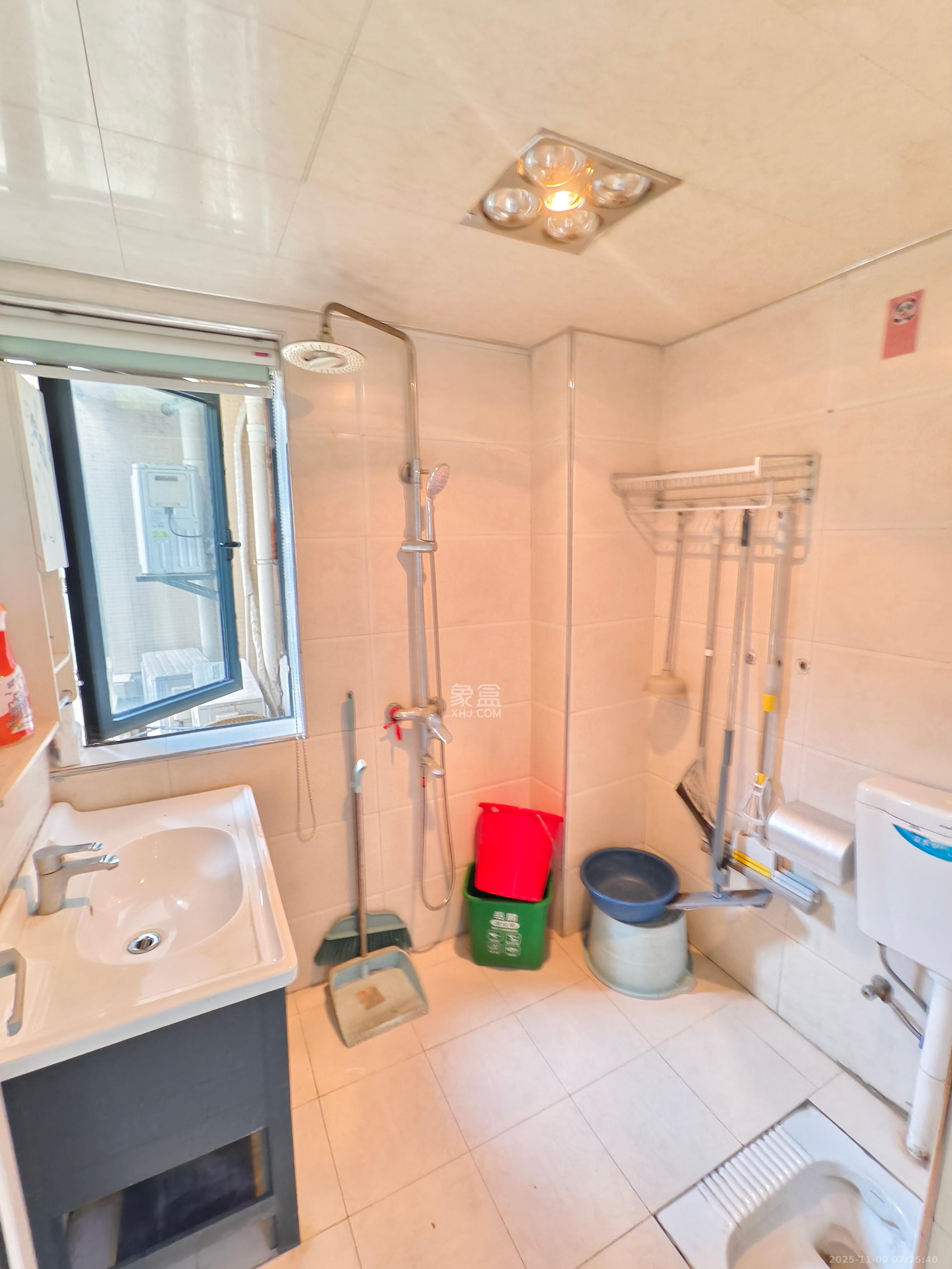 长房时代城  1室2厅2卫    3100.0元/月室内图