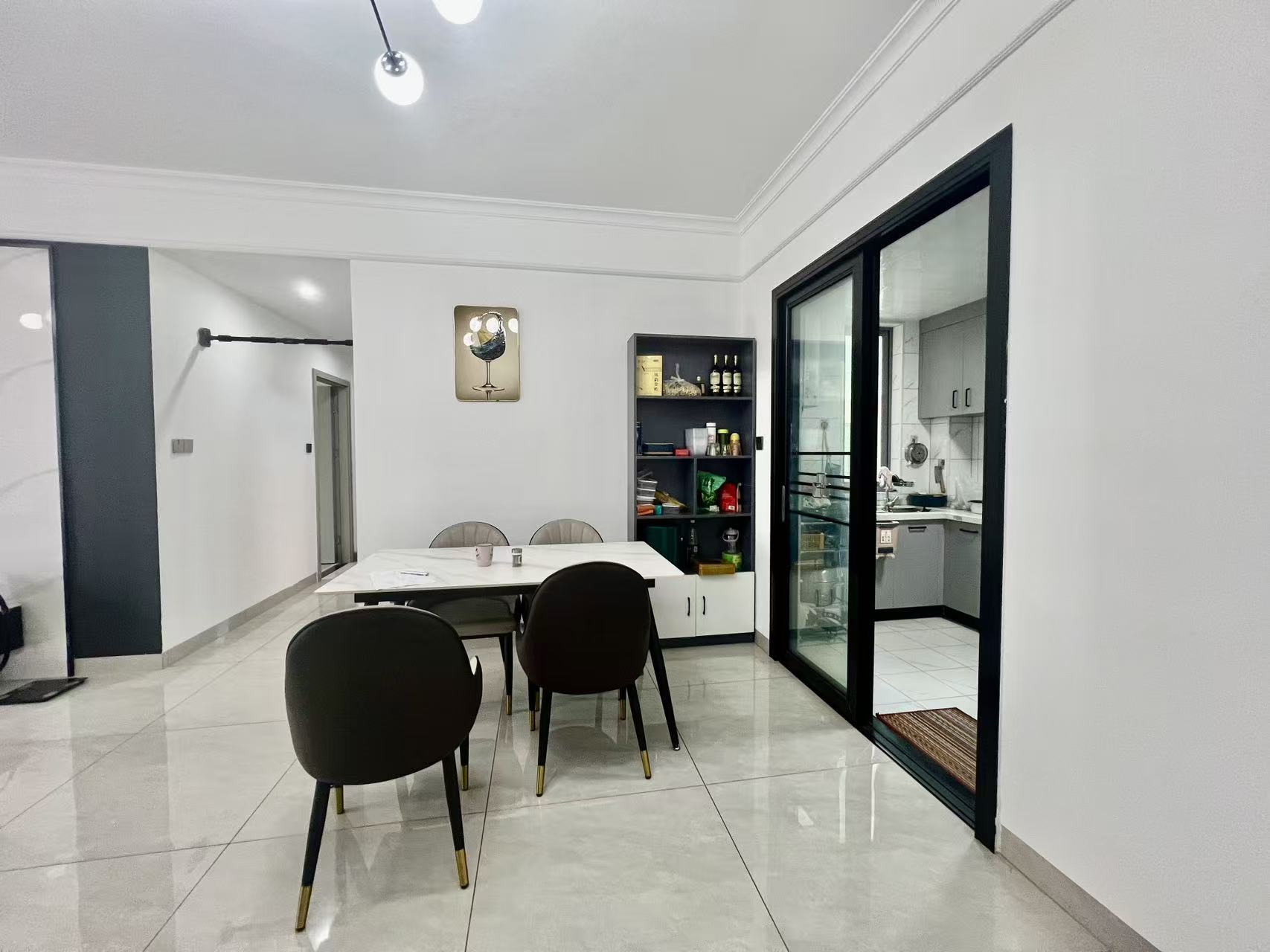 鹏利广场 3室2厅2卫 2400.0元/月 鹏利广场 3室2厅2卫 2400.0元/月室内图