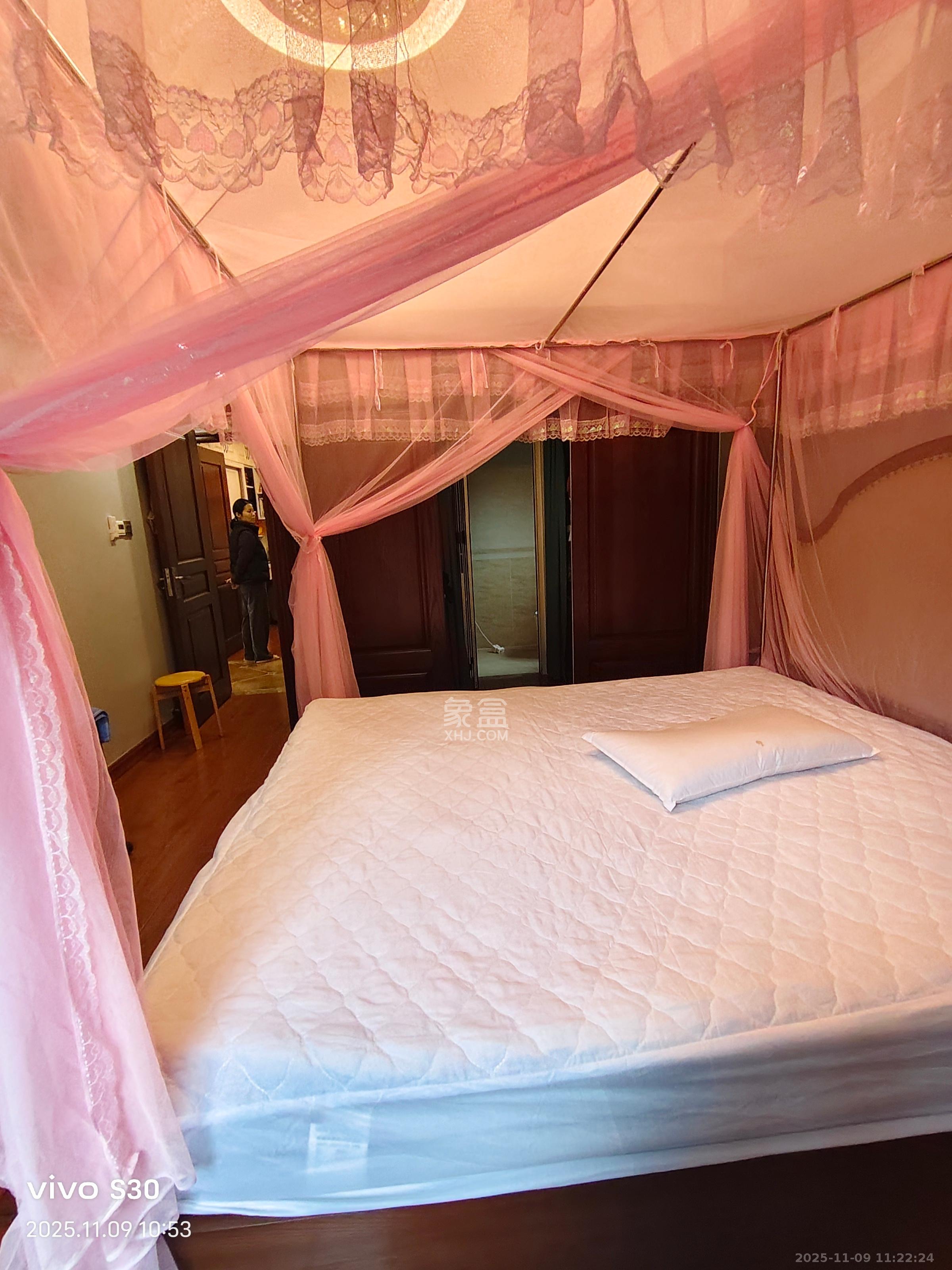 华润凤凰城一期  3室2厅2卫    2800.0元/月室内图