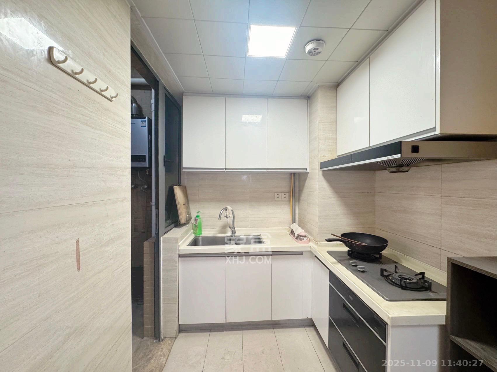 河畔华府  2室2厅1卫    2100.0元/月室内图