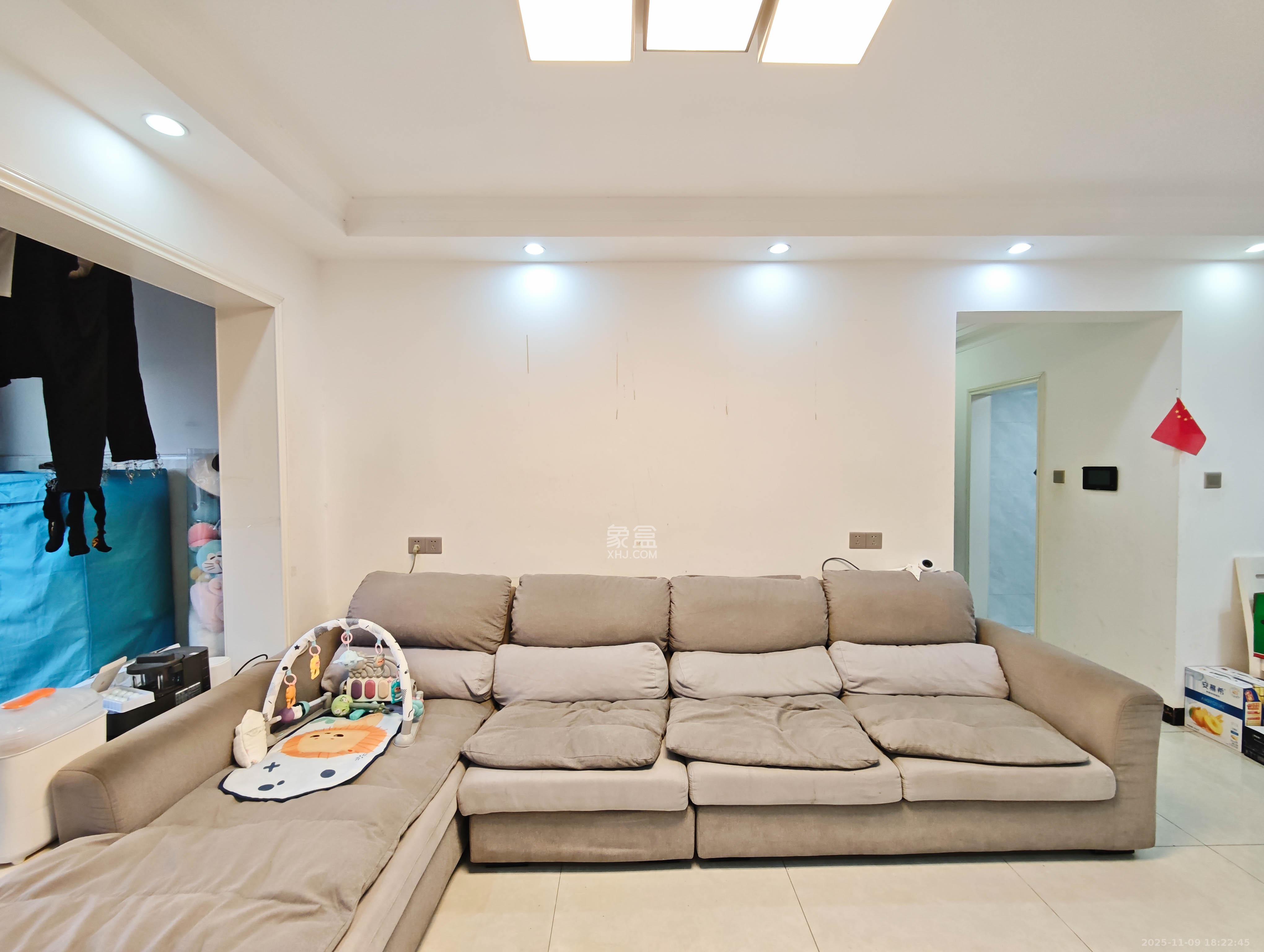 保利城（中航城国际社区、郡原美村）  3室2厅2卫    70.0万