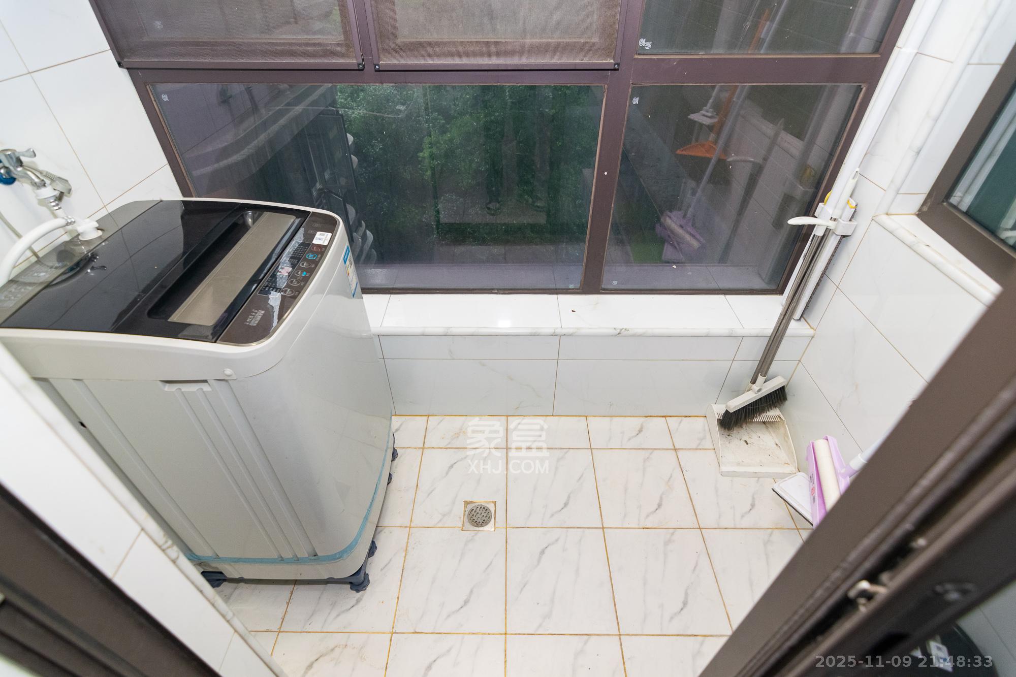 三润城(三润星城) 3室2厅2卫 90.0万 三润城(三润星城) 3室2厅2卫 90.0万阳台