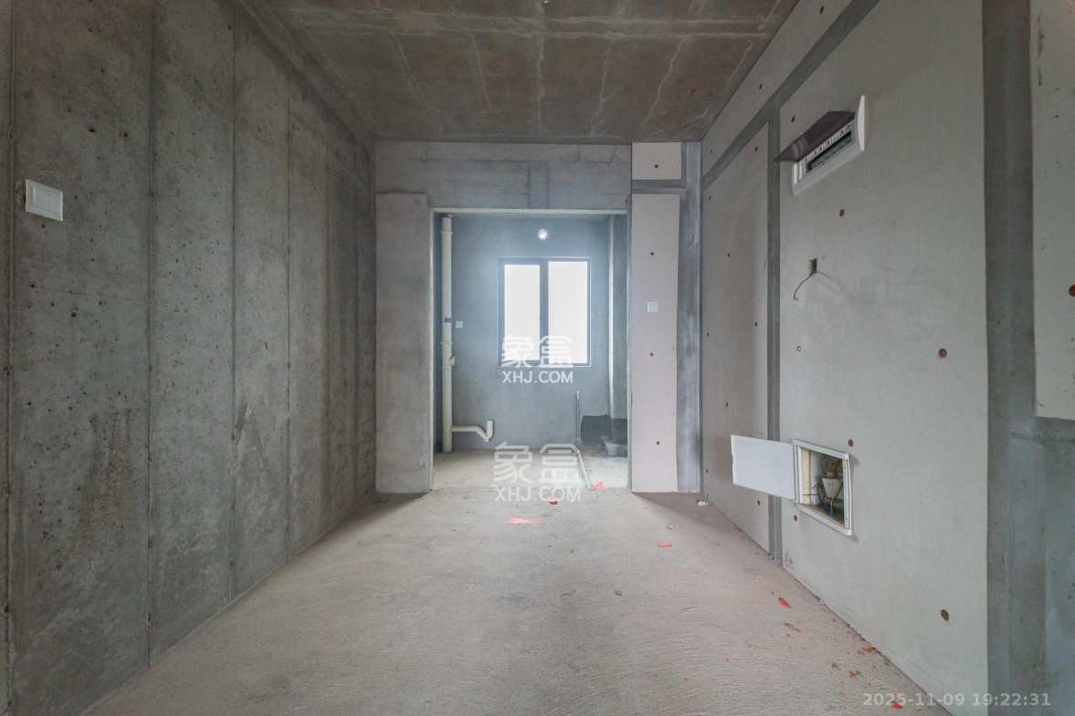 兴进珺府 4室2厅2卫 102.8万 兴进珺府 4室2厅2卫 102.8万客厅