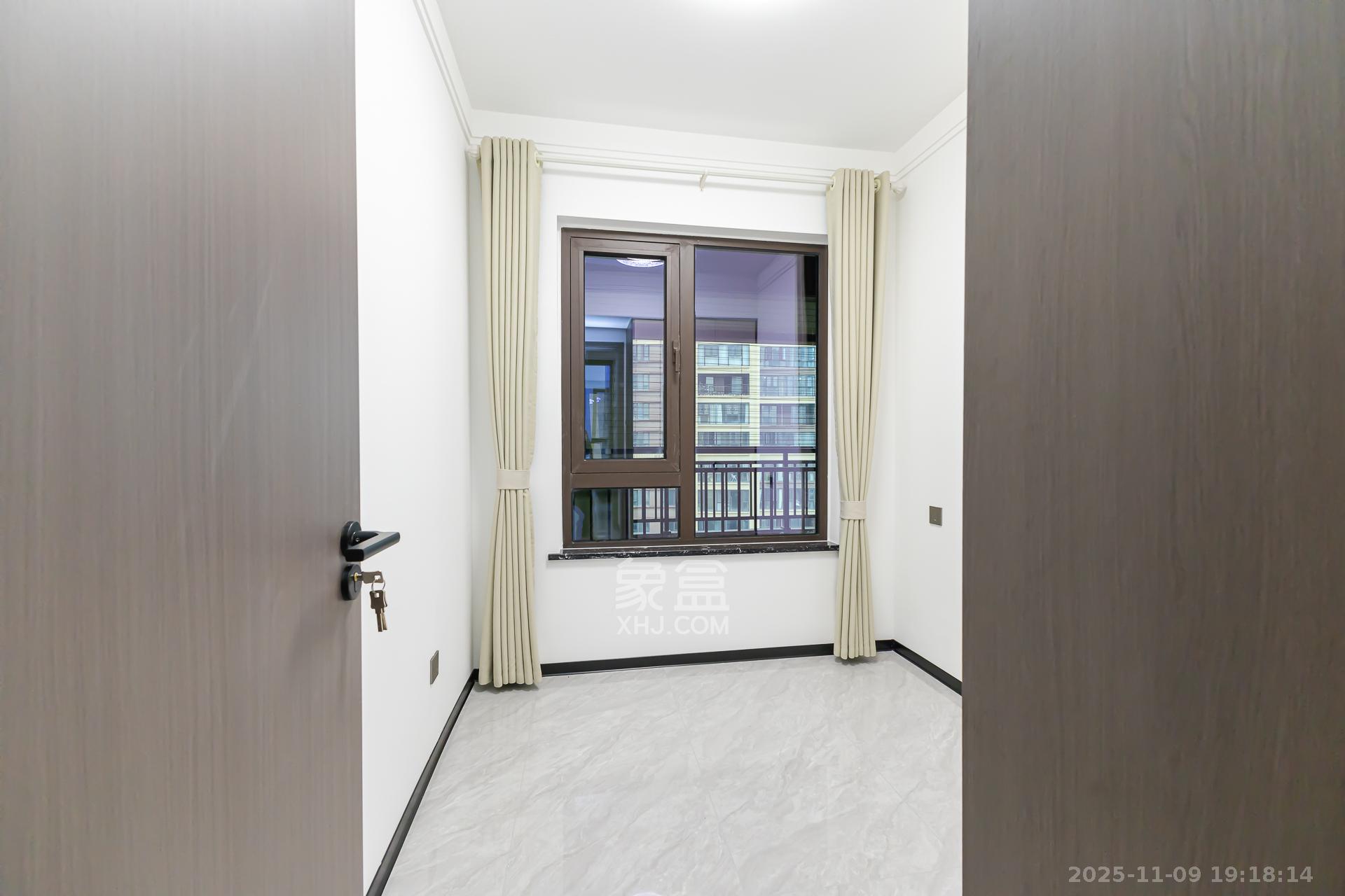 龙湖璟宸原著（龙湖紫宸）  3室2厅2卫    86.8万卧室