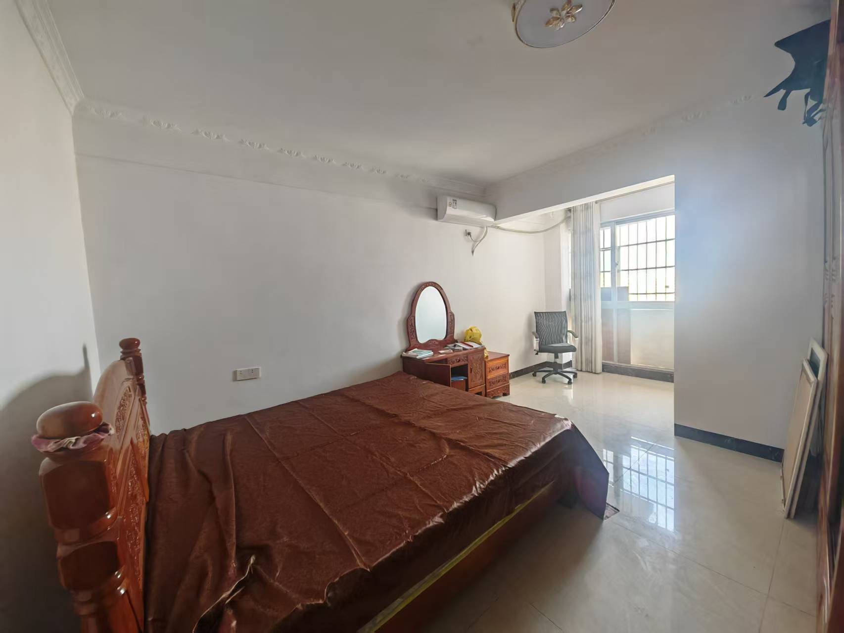 工商学院教工宿舍  1室0厅0卫    2500.0元/月