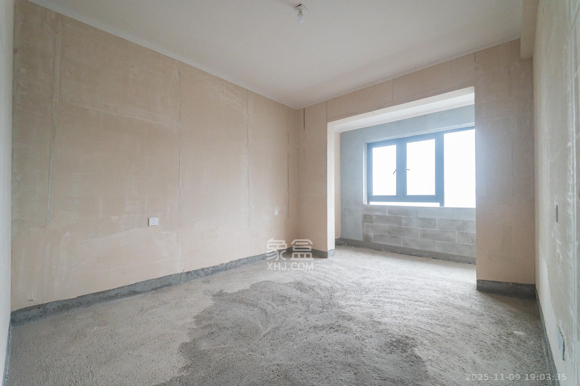 绿城美的明月江南 4室2厅2卫 126.0万 绿城美的明月江南 4室2厅2卫 126.0万其他