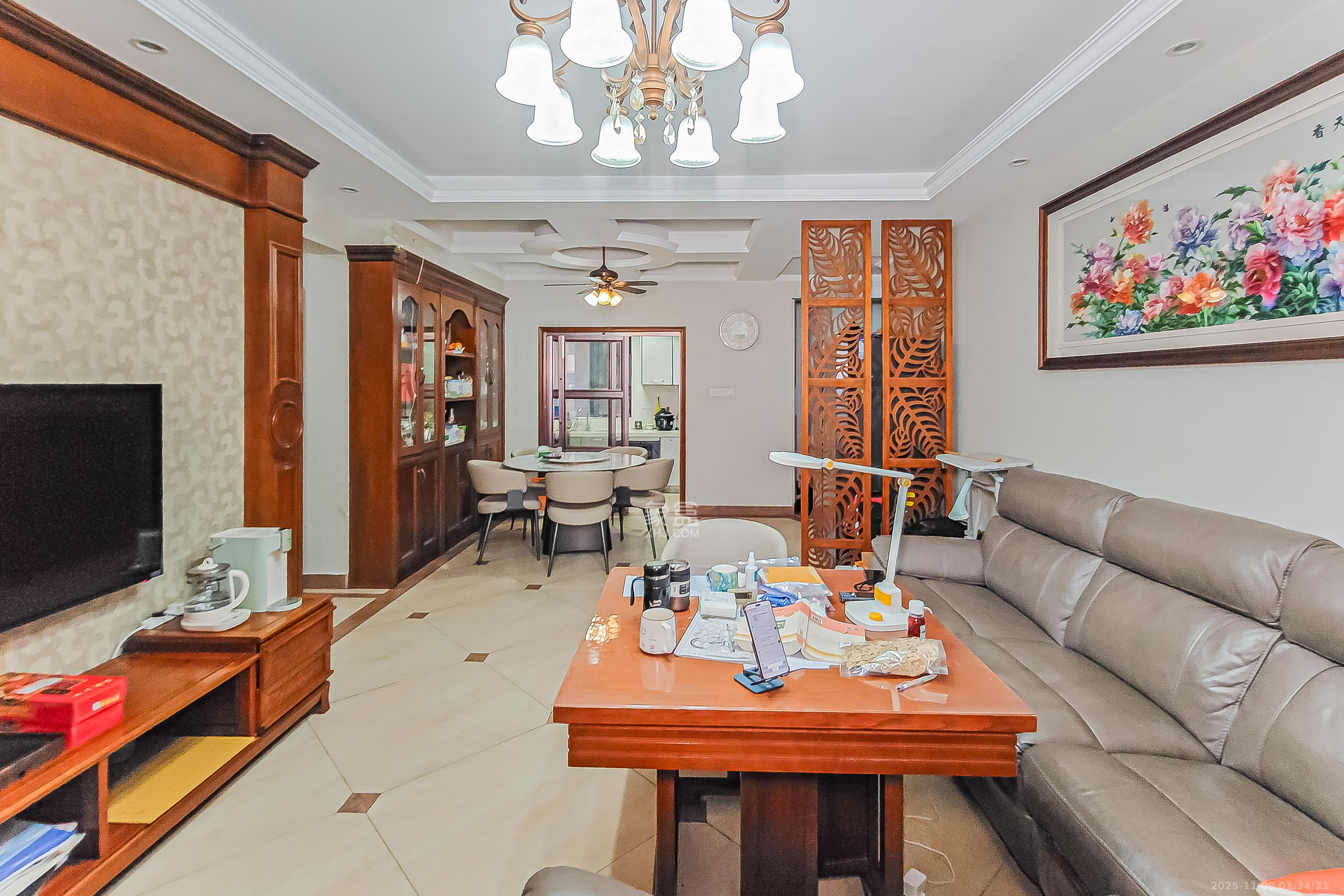 万博汇  4室2厅2卫    260.0万客厅