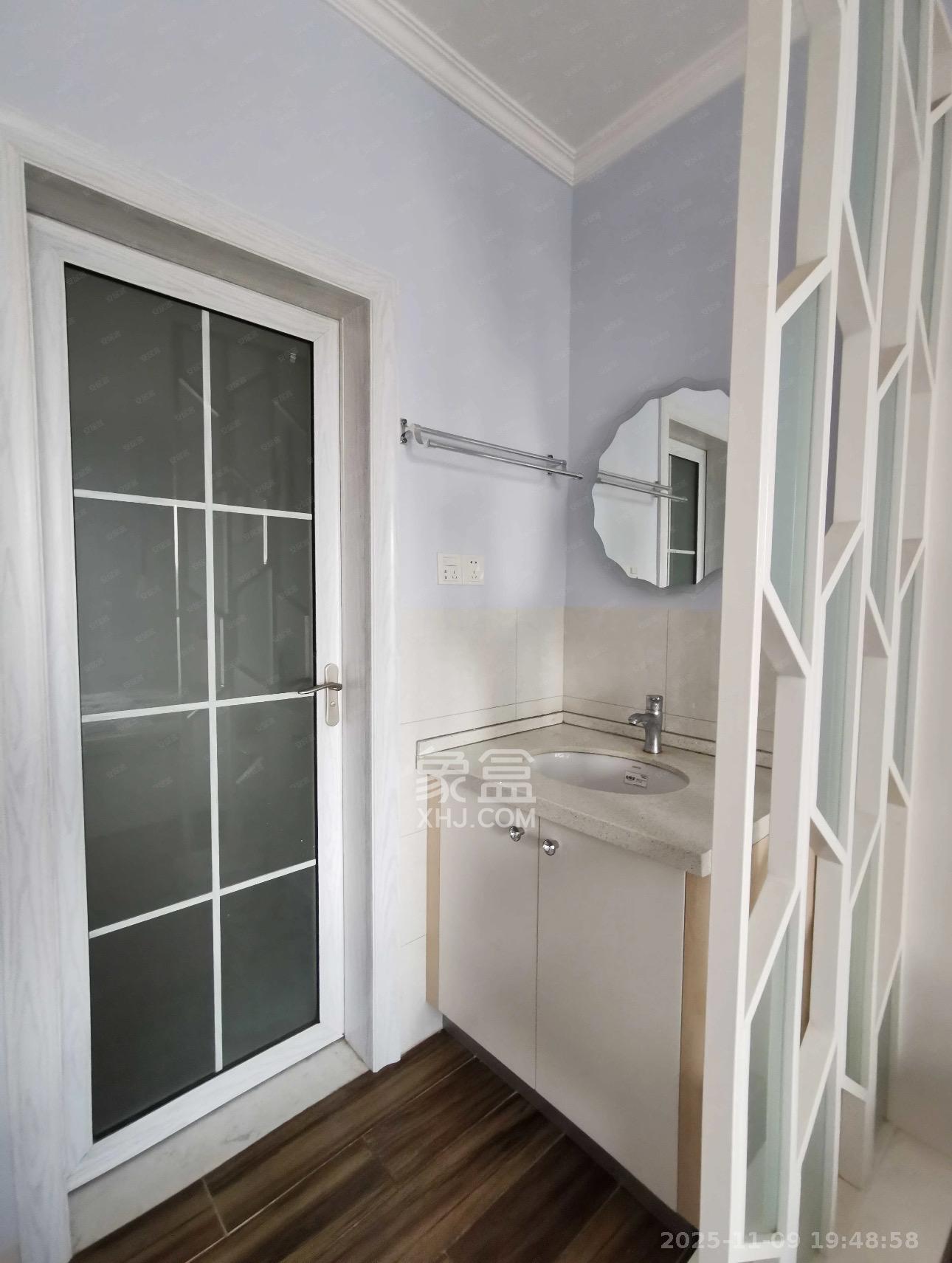 九龙领仕汇  1室1厅1卫    1200.0元/月室内图