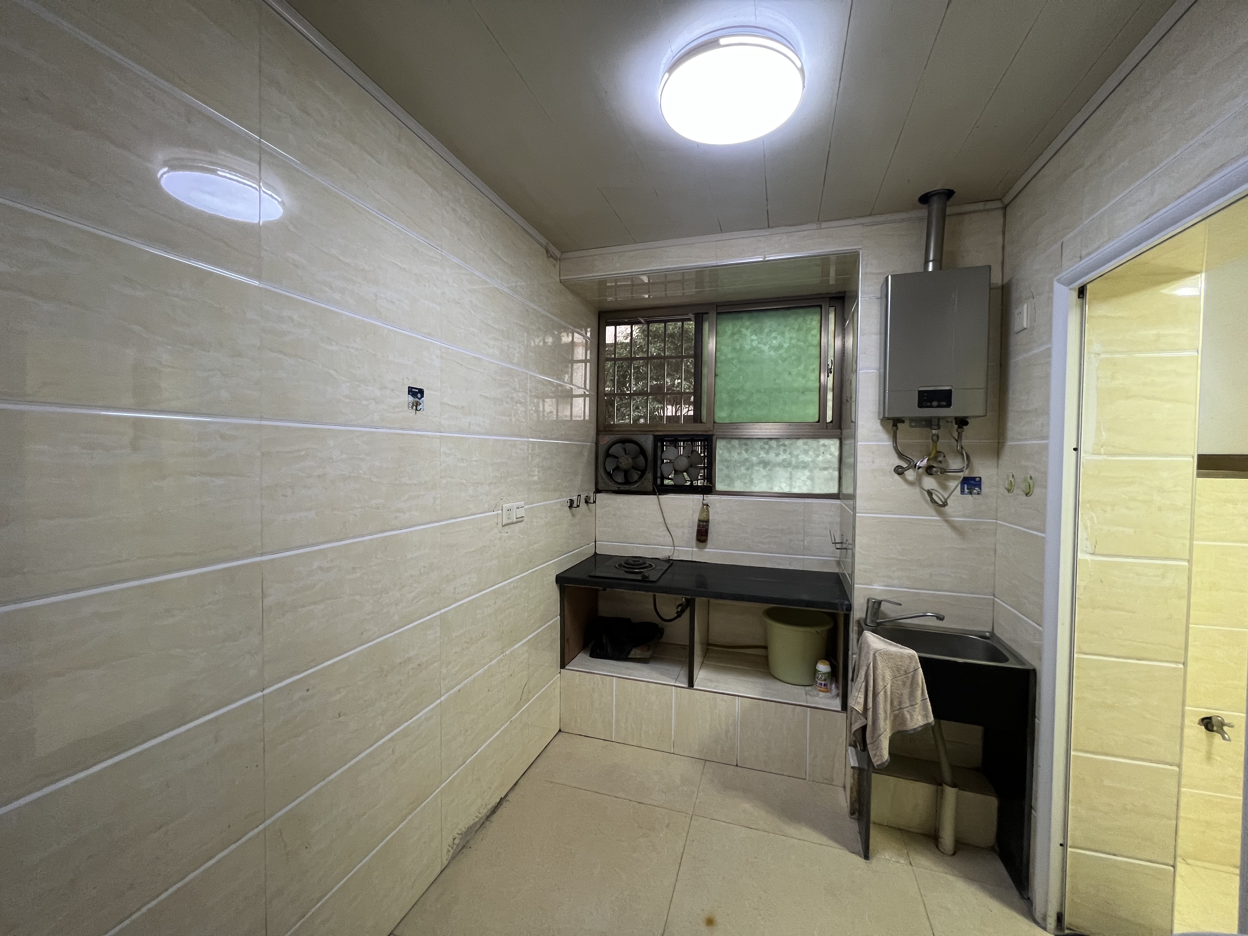 西湖一村 1室0厅0卫 22.8万 西湖一村 1室0厅0卫 22.8万厨房