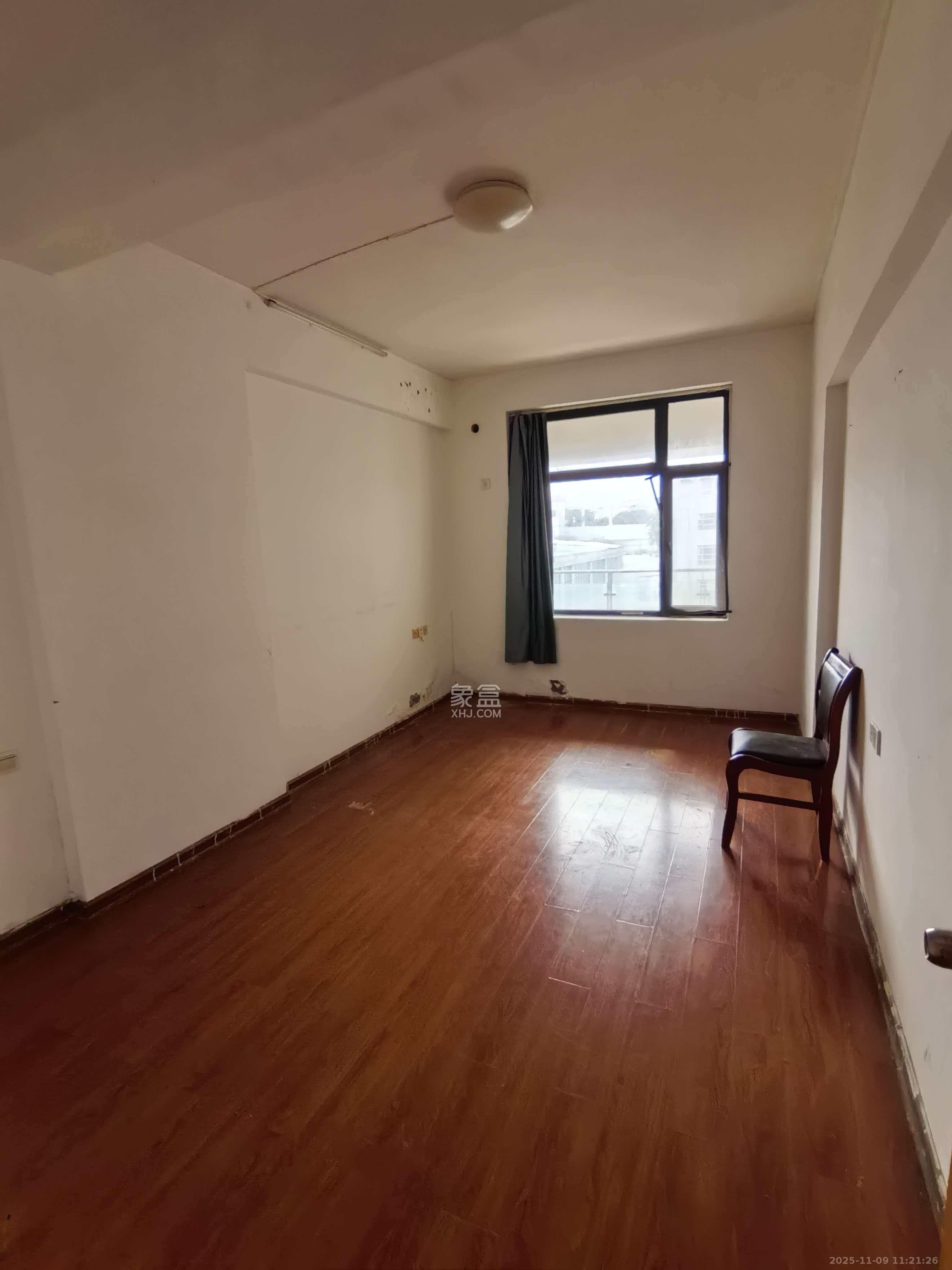 梦网景园  4室2厅2卫    3400.0元/月室内图