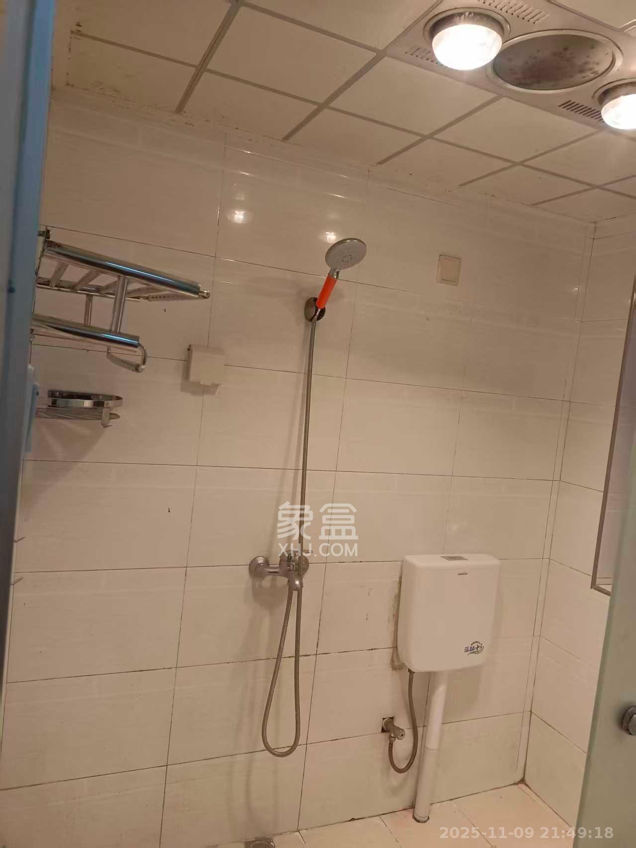 融圣国际 2室2厅1卫 2500.0元/月 融圣国际 2室2厅1卫 2500.0元/月室内图