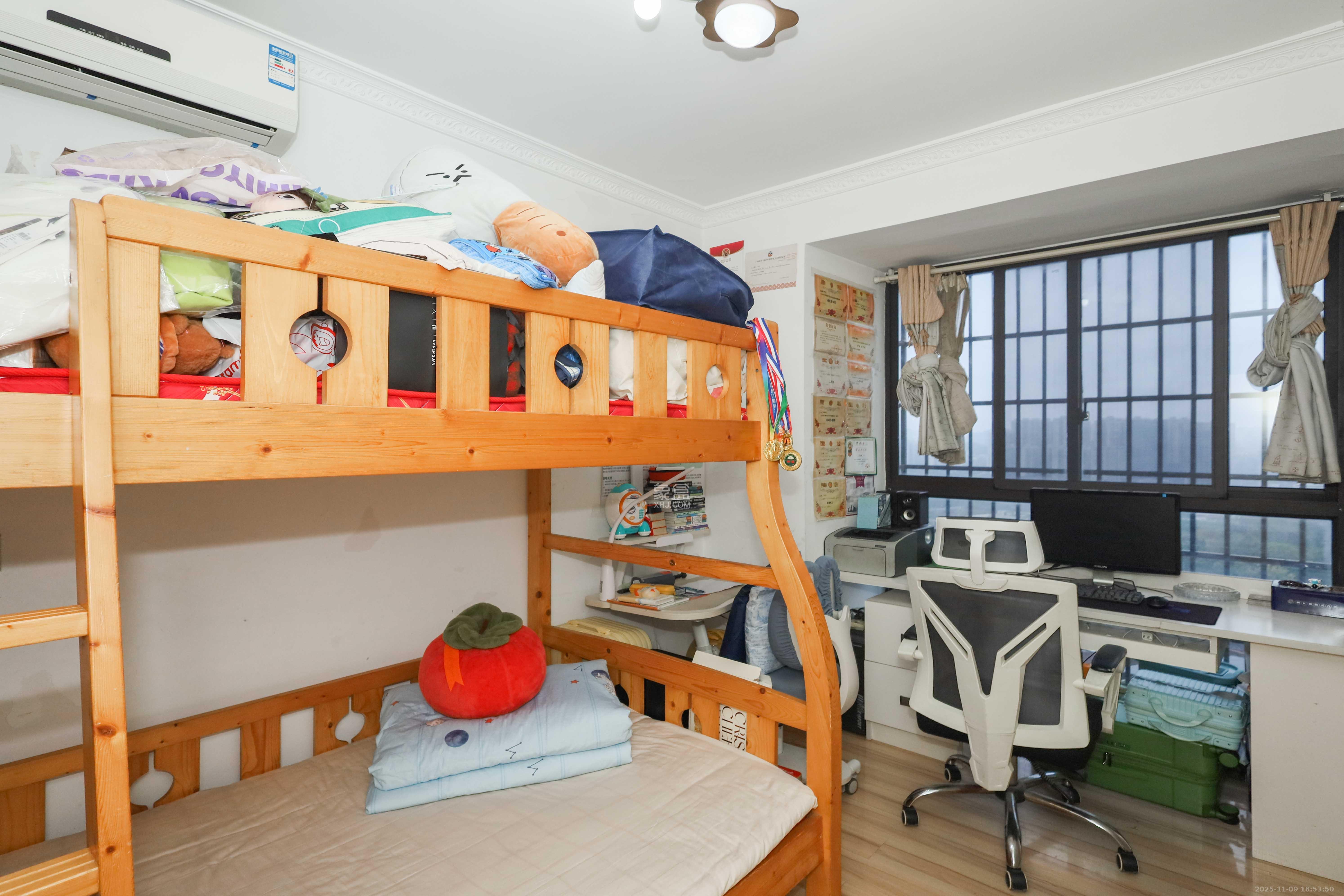 保利麓谷林语F区 3室2厅1卫 95.0万 保利麓谷林语F区 3室2厅1卫 95.0万卧室