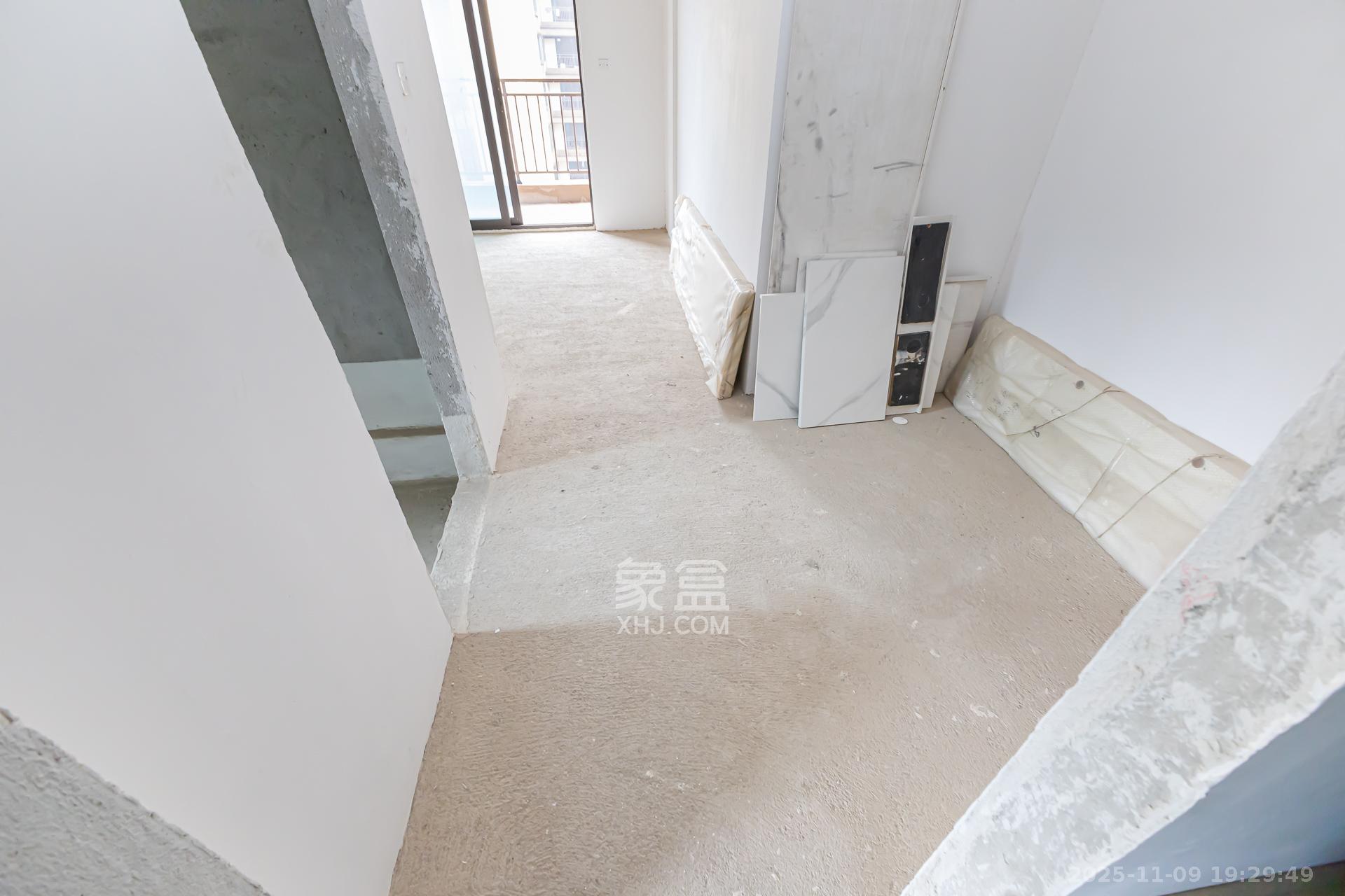 龙湖璟宸原著（龙湖紫宸）  4室2厅2卫    98.0万卧室