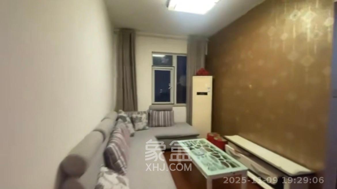 中房F联邦  2室2厅1卫    2000.0元/月室内图1