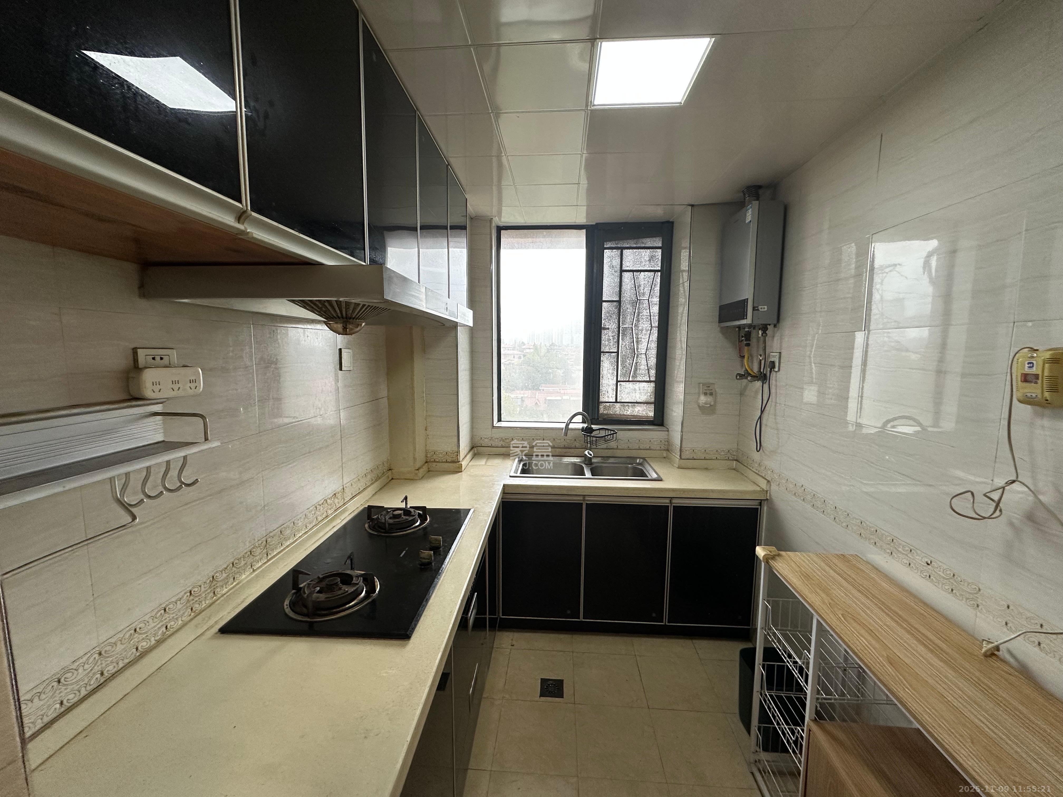 盛地尊域 4室2厅2卫 2100.0元/月 盛地尊域 4室2厅2卫 2100.0元/月室内图