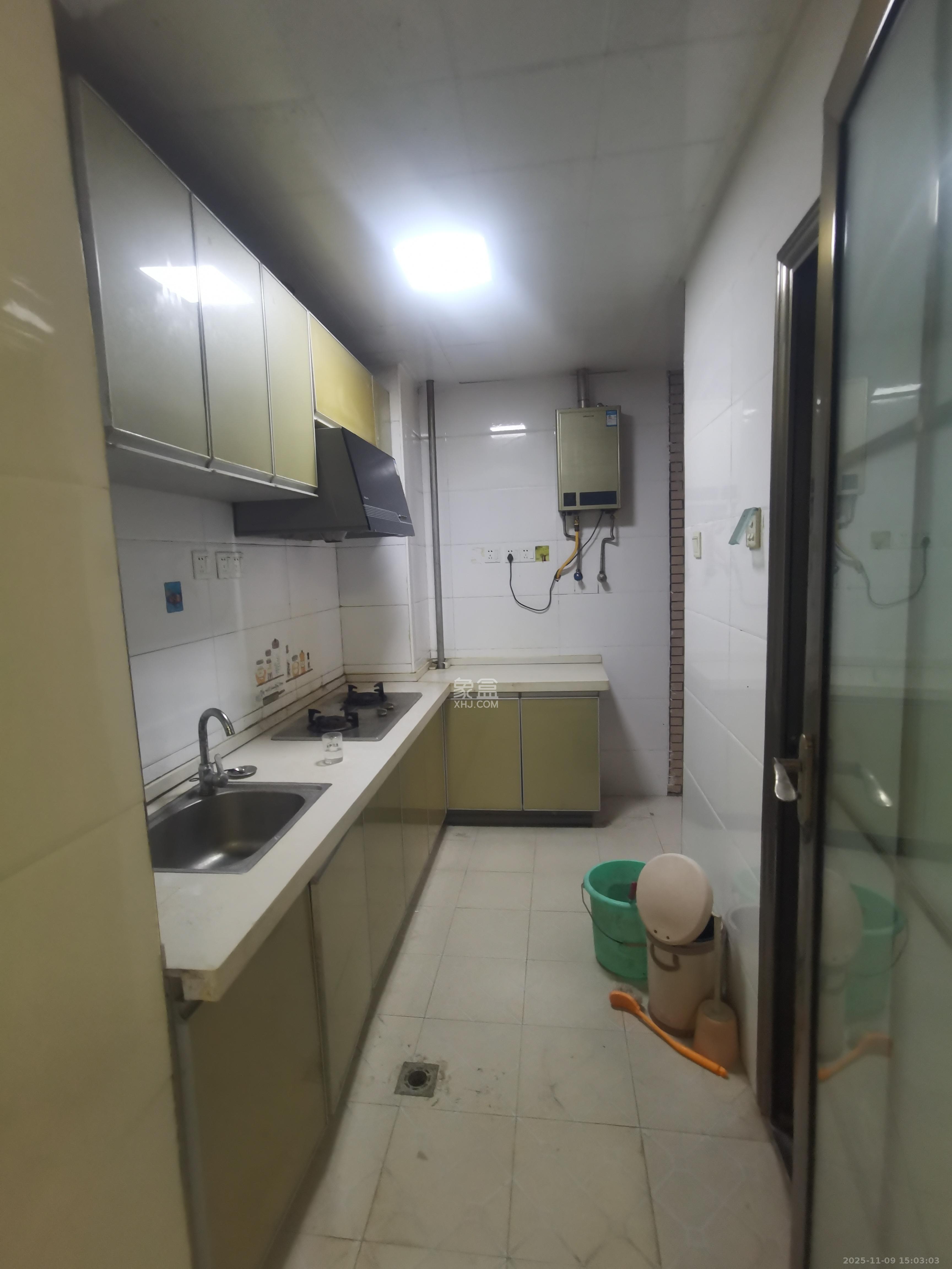 天悦嘉园  2室2厅1卫    1800.0元/月室内图