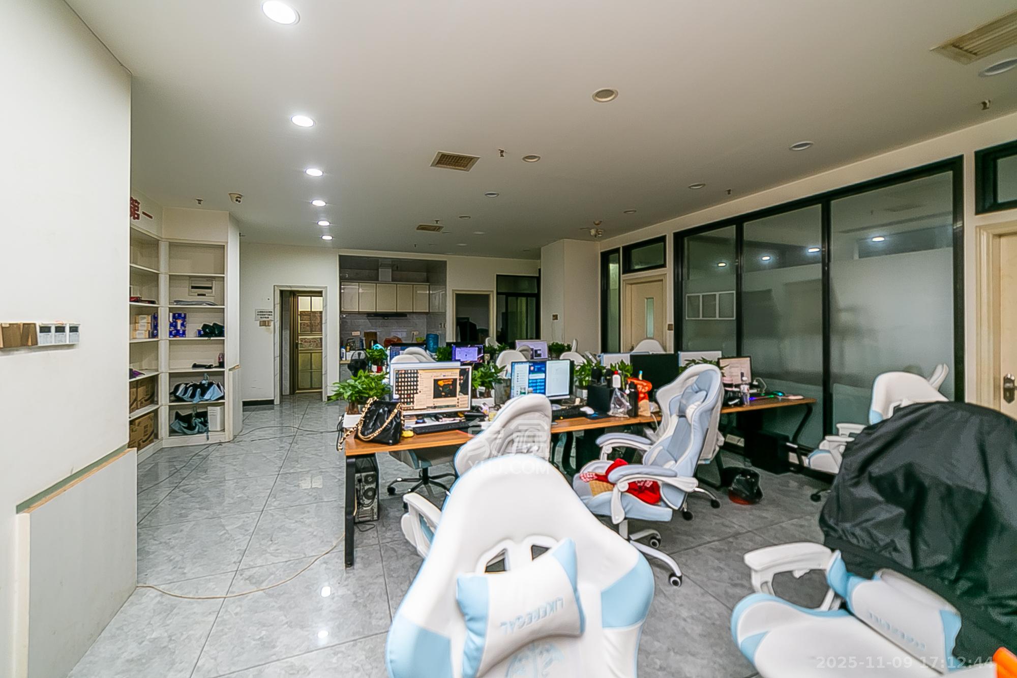 荣悦台  1室1厅1卫    36.1万客厅