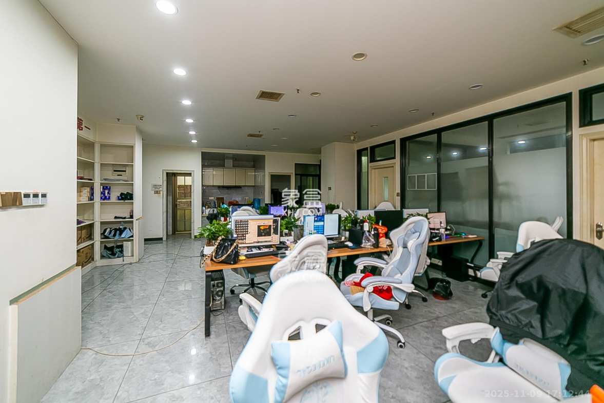 荣悦台 1室1厅1卫 36.1万 荣悦台 1室1厅1卫 36.1万客厅