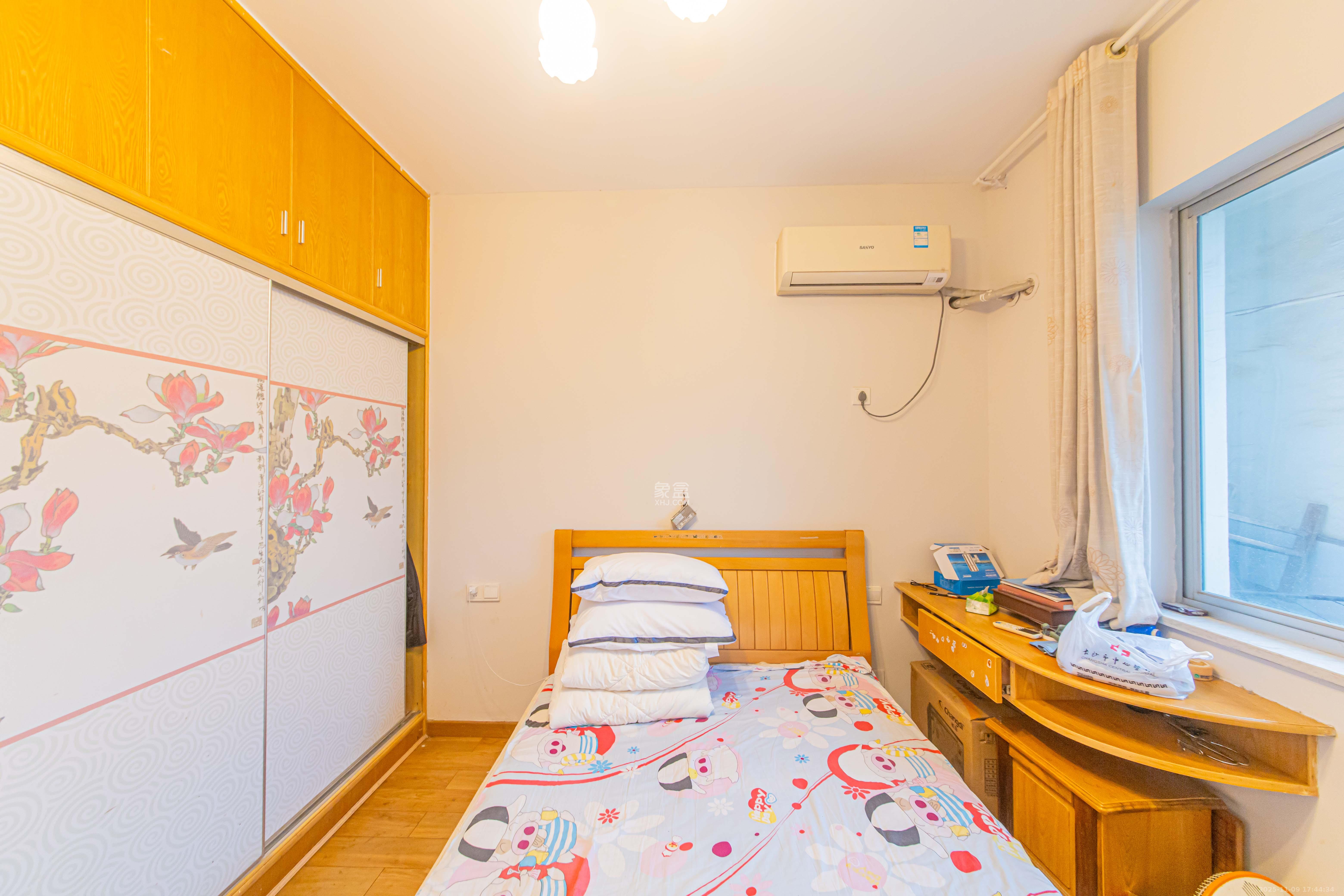 九峰小区（一二三四区）  4室2厅2卫    260.0万卧室