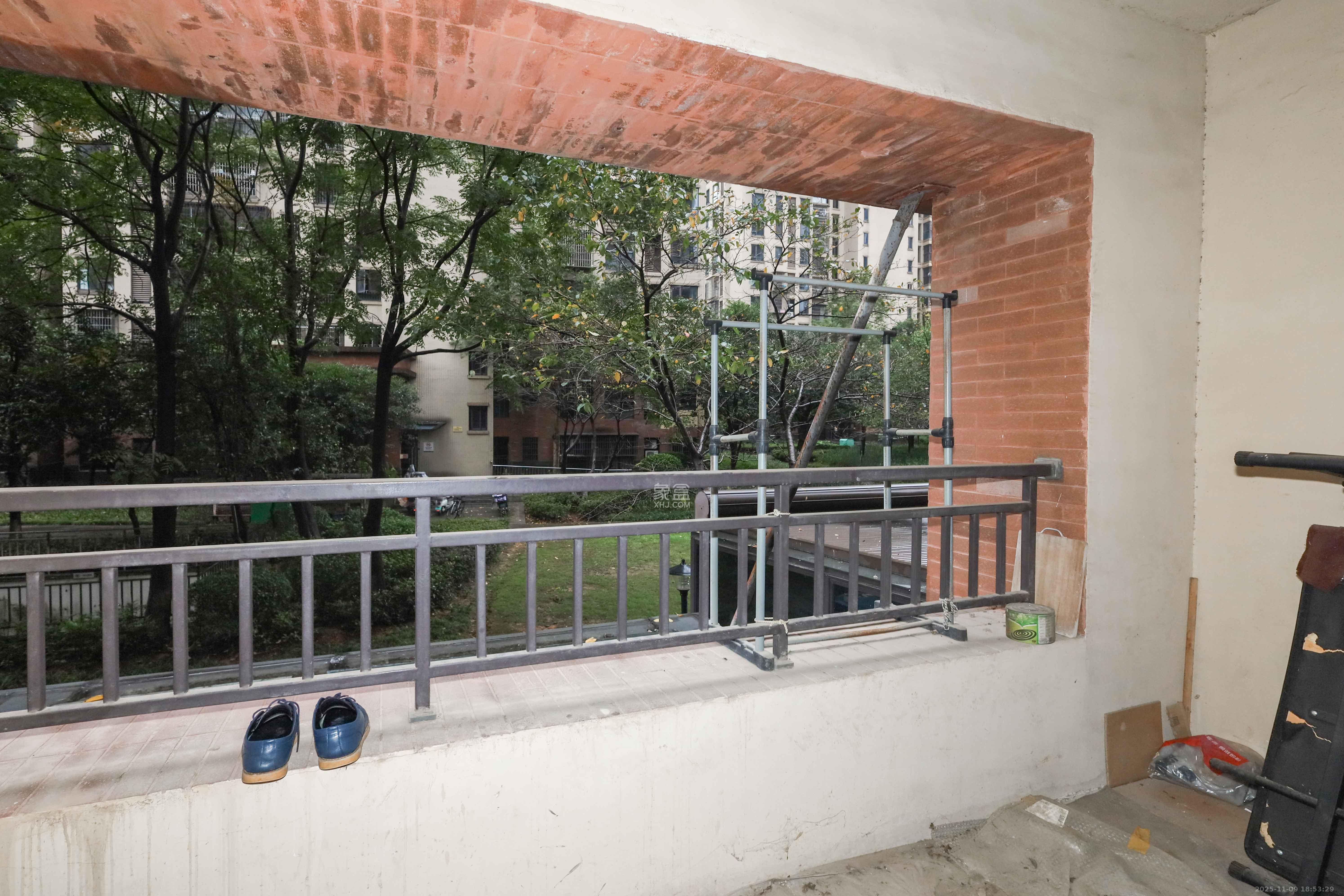 保利麓谷林语E区 2室1厅1卫 55.0万 保利麓谷林语E区 2室1厅1卫 55.0万阳台