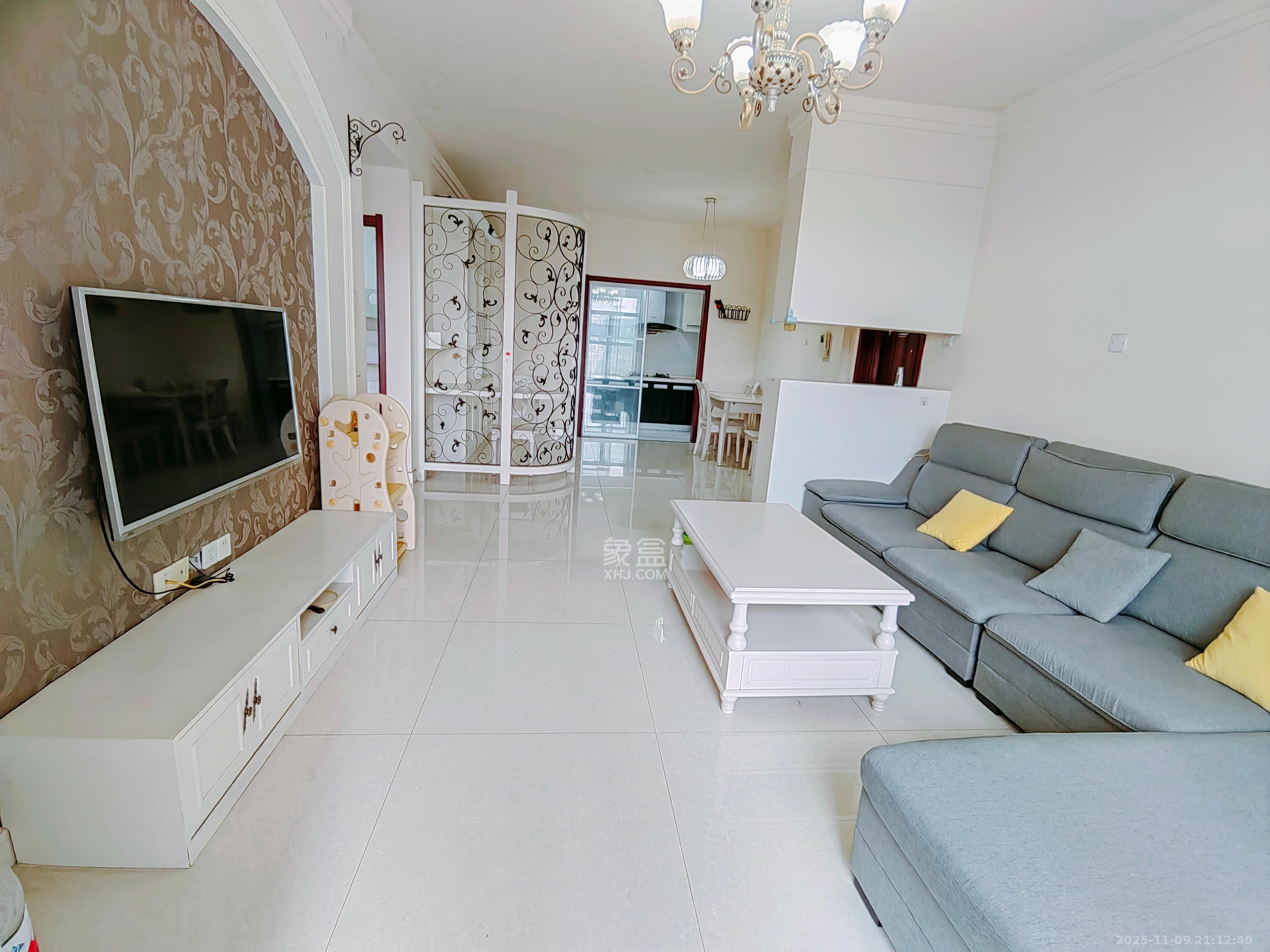 阳光100三期  2室2厅1卫    2200.0元/月