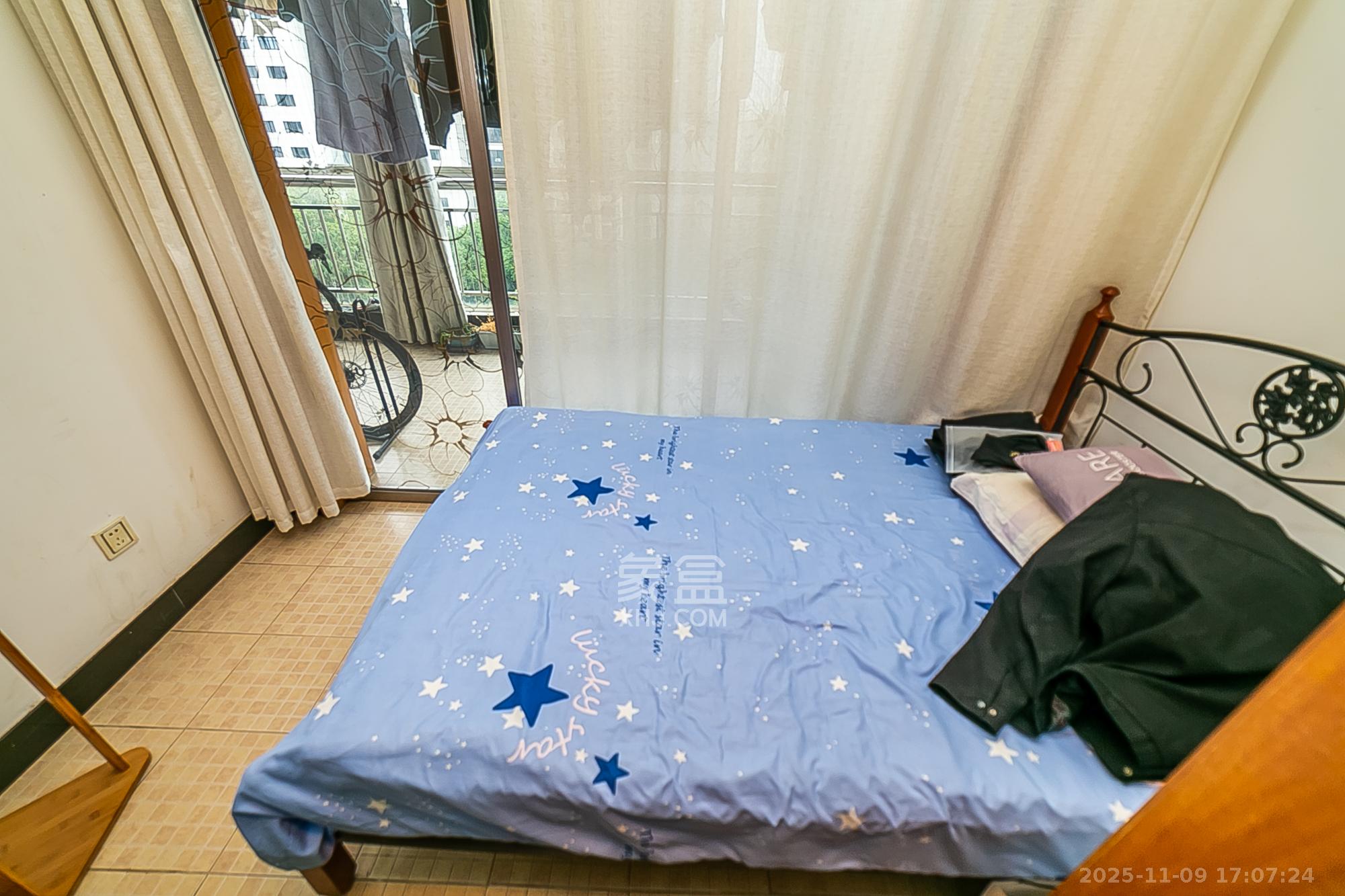 华银园  4室2厅2卫    148.0万阳台