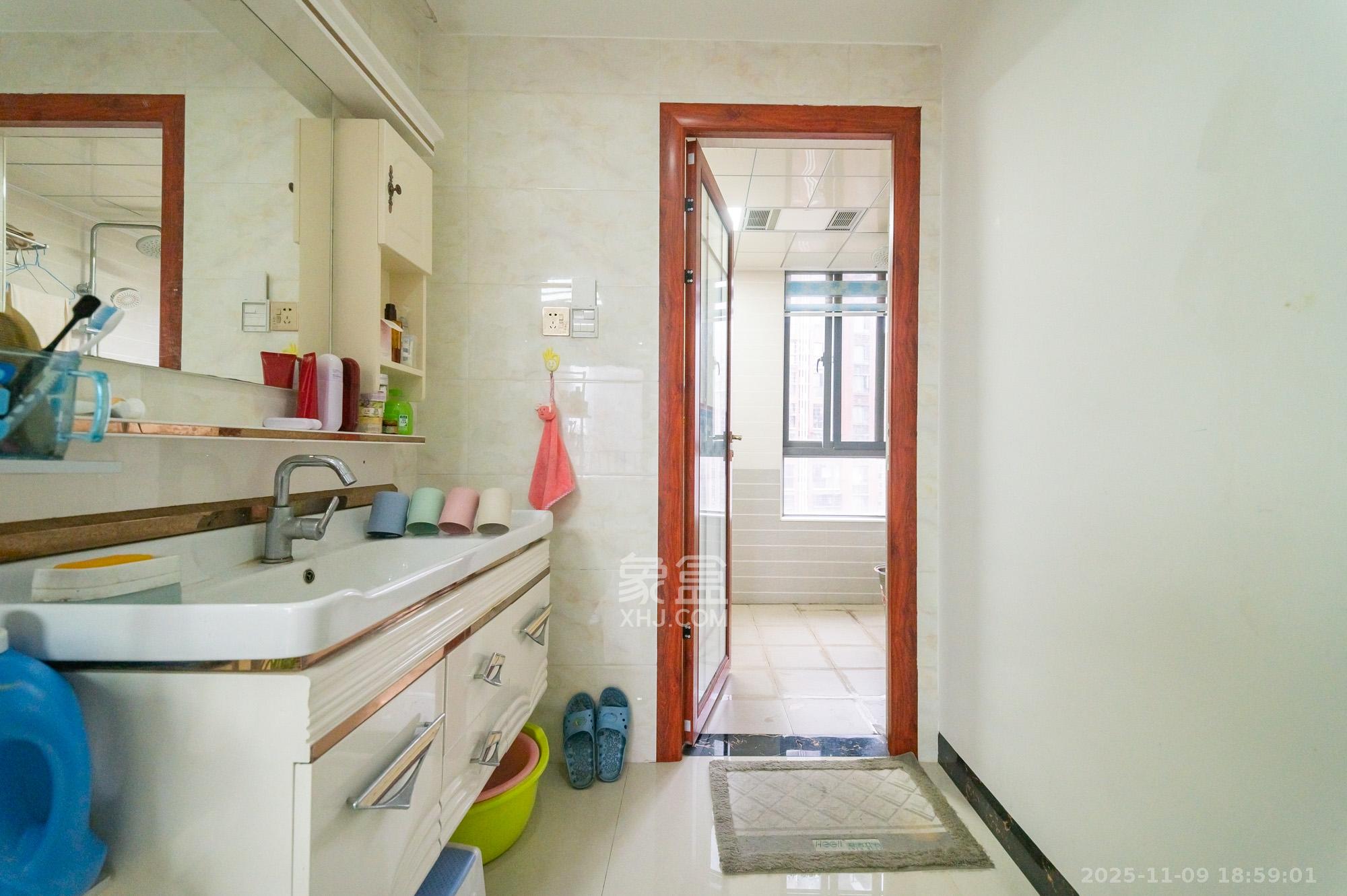 华润凤凰城二期 3室2厅2卫 88.0万 华润凤凰城二期 3室2厅2卫 88.0万卫生间